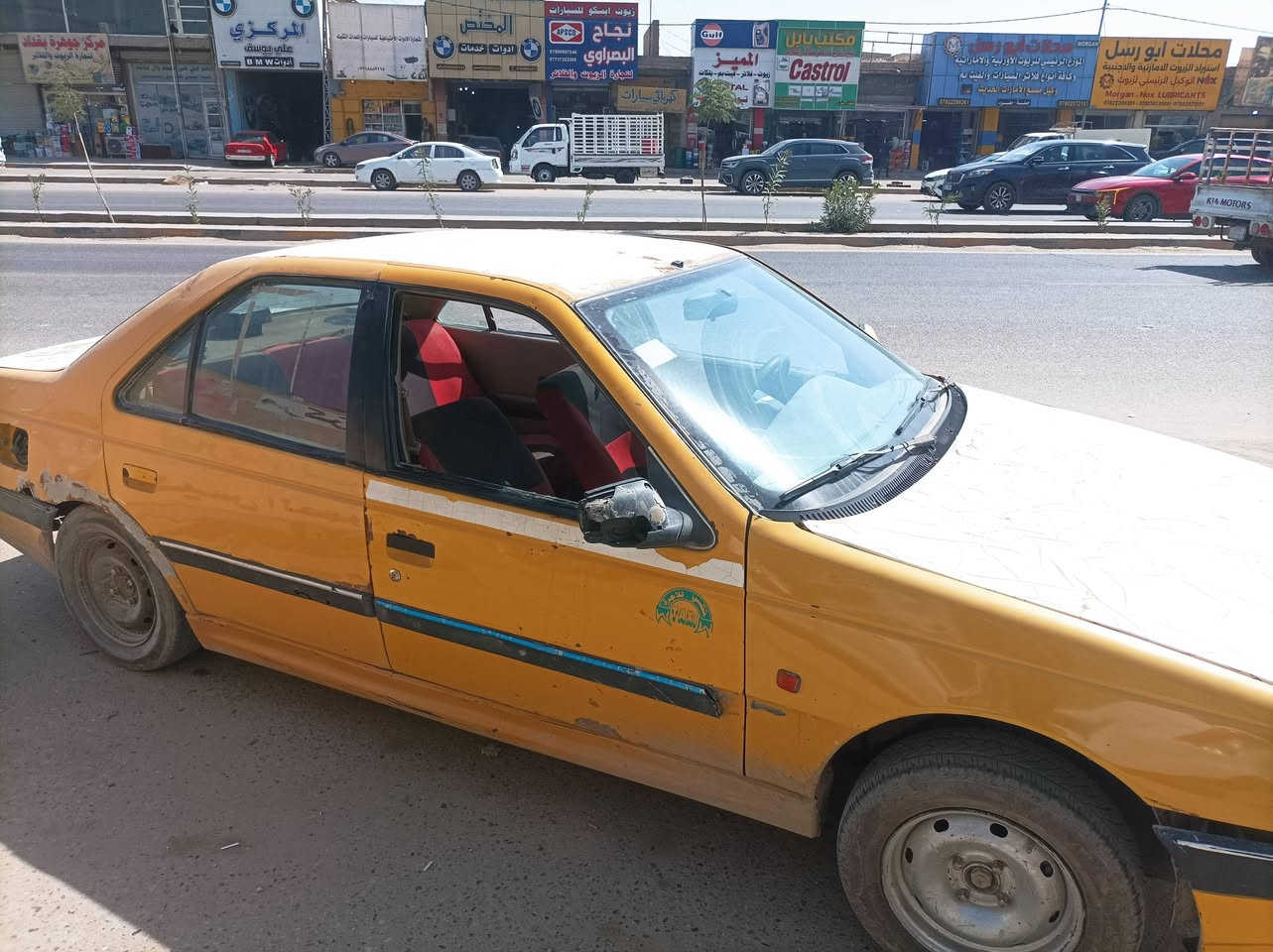 للبيع مستعجل بيجو405 مامطلوبه السياره شغاله بس بيه صوت بل مكينه ابيعلك كايمه ب14وبيه مجال ***********
