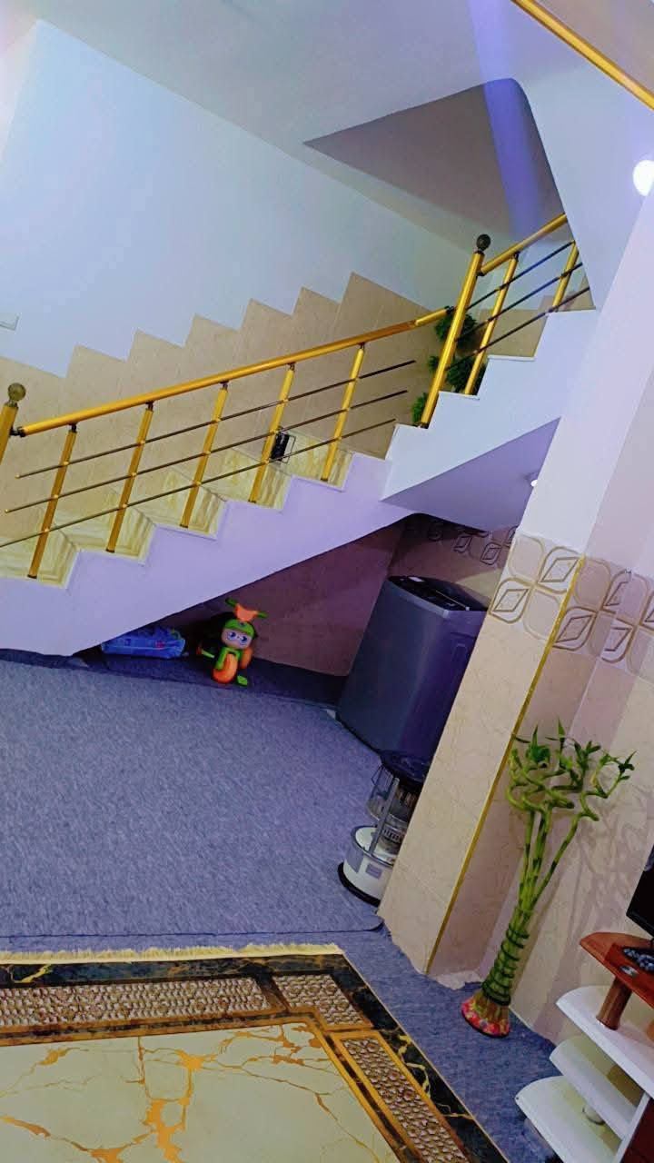 بيت للبيع بيتي مساحة 50متر طابقين كونكريت مسلح طابو سند 25 بناء حديث غرفتين وصاله وستقبال ومطبخ حمامات2 ومنور مع الاثاث شارع بغداد حي العباس عامود12 ع الحولي قرب مولدة صدام كيلو ونص عن الامام 3دقائق عن الامام السعر 85 رقم الهاتف***********
