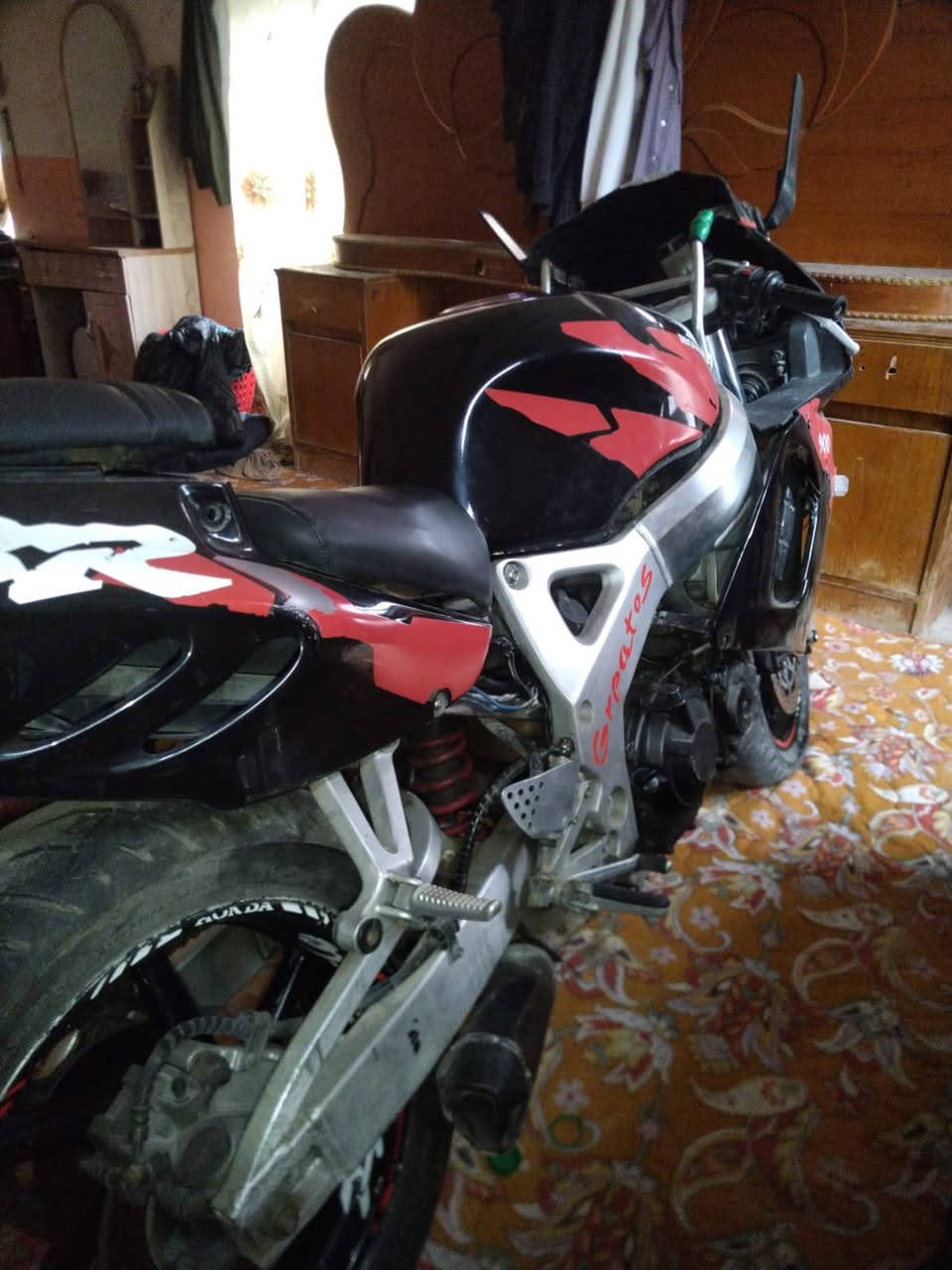 سلام عليك
افوراي ار ار  كوم حديد درجا طالع الذراع من الصفح درجا. ينرادلها فشكه   سعر  مليون وبيها مجال بسط مكان تقاطع عبد الله بن علي الهادي ***********
