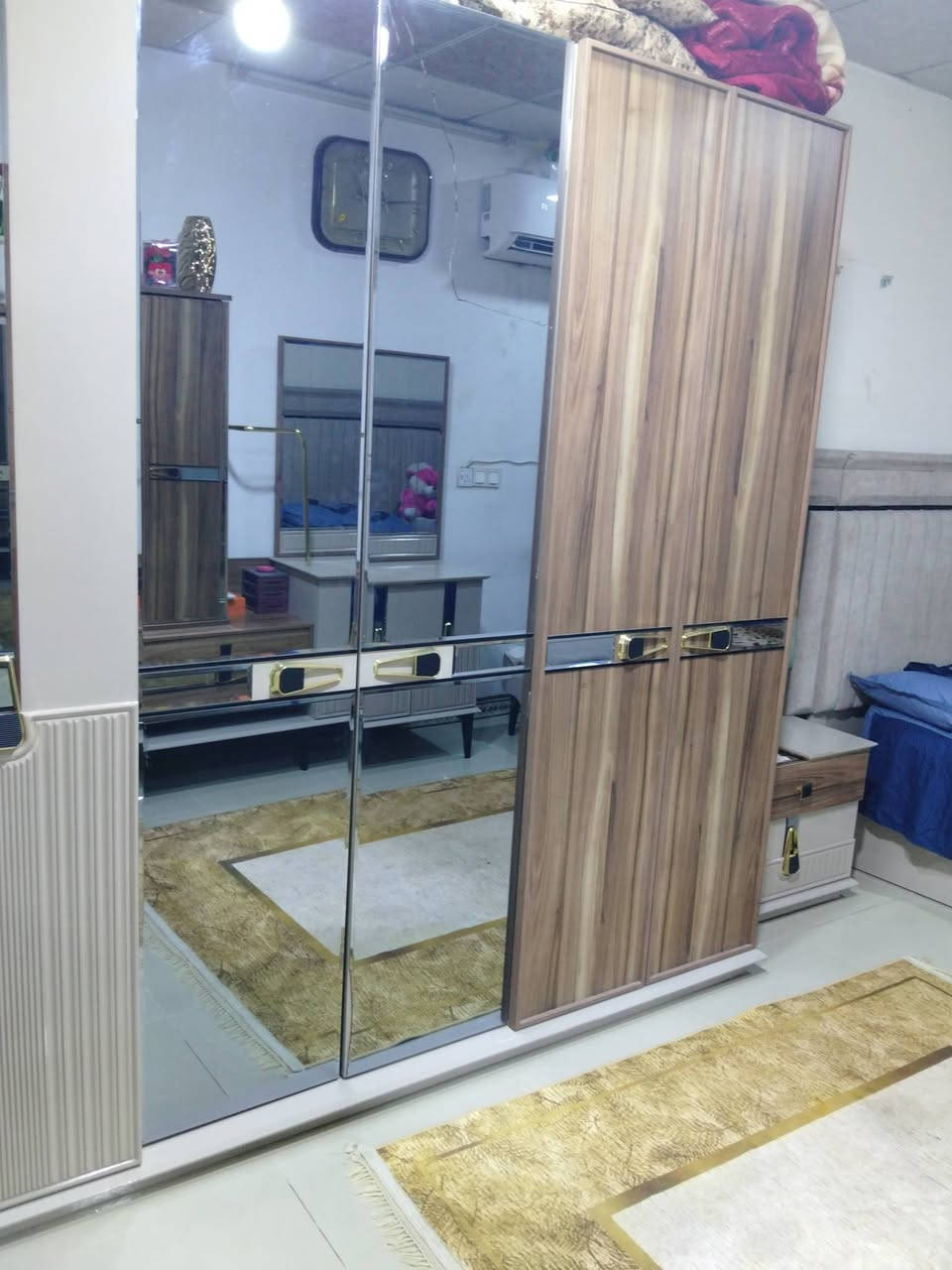 سلام عليكم اخوان عندي هاي غرفه النوم للبيع تضيفه فولل ال شراي يدخل خاص بيها فقط فطر صغير بل جامه مال الكنتور


**إذا كنت صاحب هذا الإعلان وتريد حذفه لأي سبب، رجاءا أرسل رسالة إلى الدعم الفني**