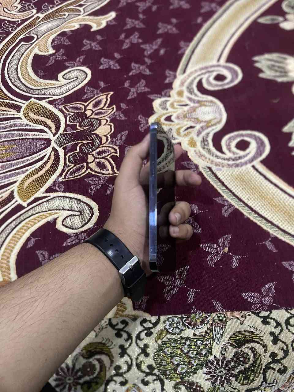 سلام عليكم للبيع ١٣ برو ماكس ذاكره ٢٥٦ بطاريه 85 فقط مبدل شاشه اصليه تفصيخ الجهاز لوك كدام العين شخط مابي السعر 485 قفل ***********
