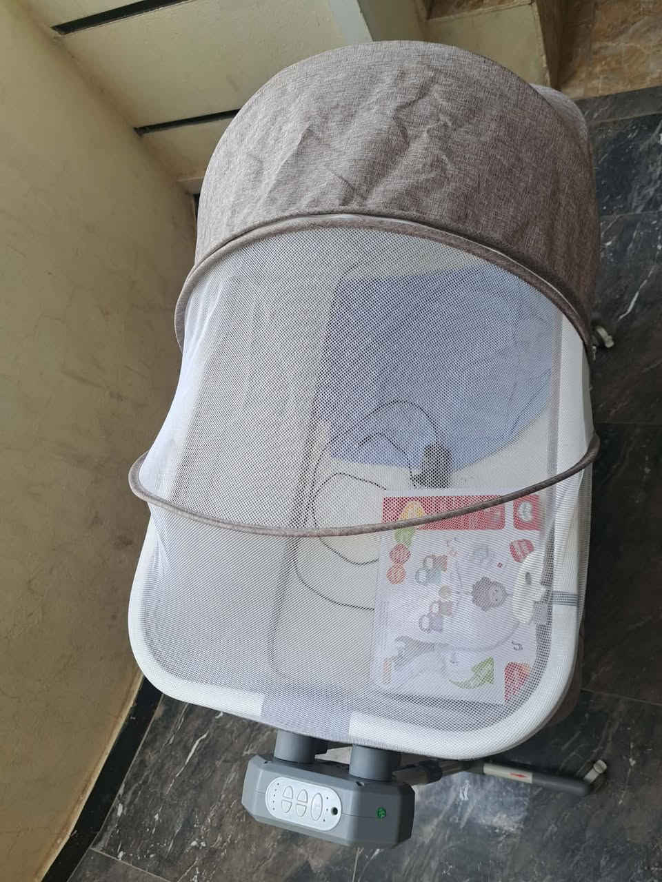 كاروك طفل كهربائي وهزاز على الرمونت وبي نغمنات لتنويم الطفل مع كامل ملحقاتهة نظيف جدا ومضمون للبيع ب ١٢٥  الف وتوصيل موجود


**إذا كنت صاحب هذا الإعلان وتريد حذفه لأي سبب، رجاءا أرسل رسالة إلى الدعم الفني**