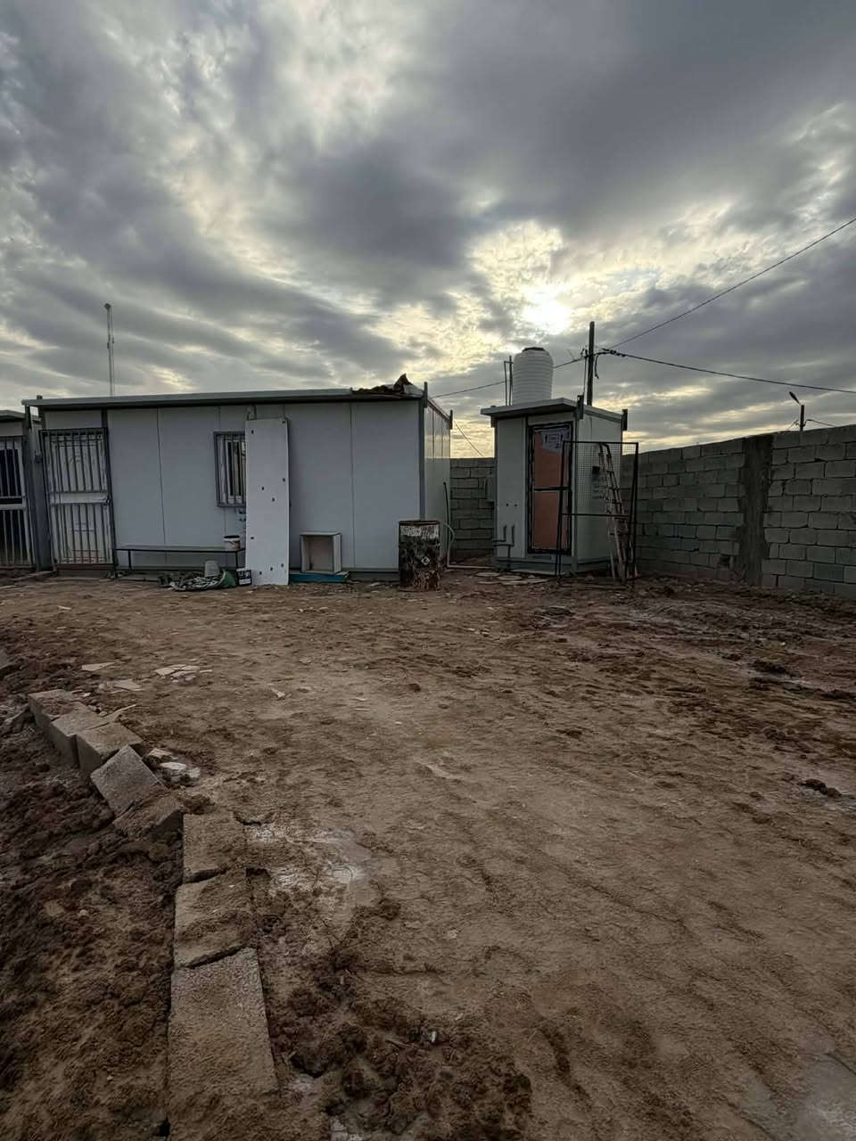 أرض زراعية للبيع 900 م في مجمع اللؤلؤة كافة الخدمات متوفرة الأرض مسيجة وتحتوي على كرفانات *********** مكتب المحنه...
  راسل الصفحة ويوصلك السعر
