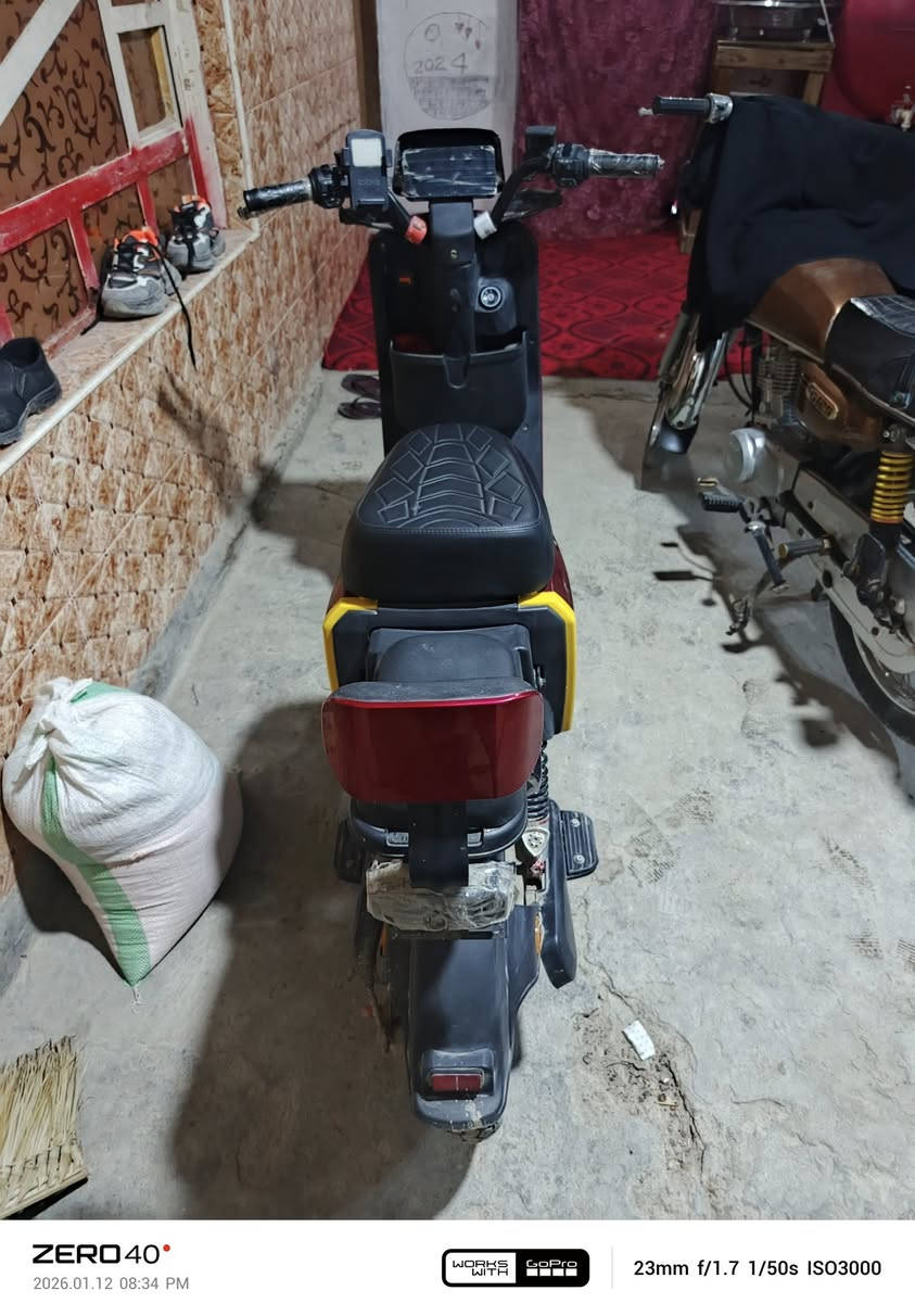 سلام عليكم دراجه شحن للبيع  وشكلهه ونضافتهه مثل ماموضح بلفديو وممغسوله اذا تنغسل تطلع جديده ماصارله شهر ونص من مشتريهه الشراي يدخل خاص ونتفاهم ع سعر الرقم ***********/
