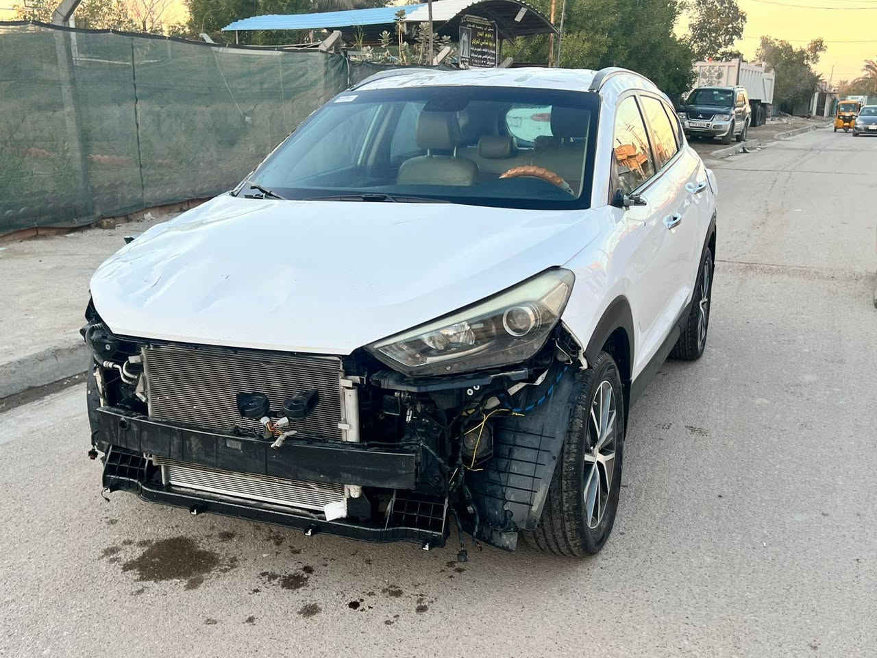 السلام عليكم توسان موديل ٢٠١٧ رقم بغداد  خليجي بيها حادث كما موضح بالصورة سياره شغالة وتمشي  تباع على هذا حال مكان بغداد سعر ١٠٥ ورقه وبيها مجال شراي الاتصال *********** ثاني *********** بغداد, العراق
