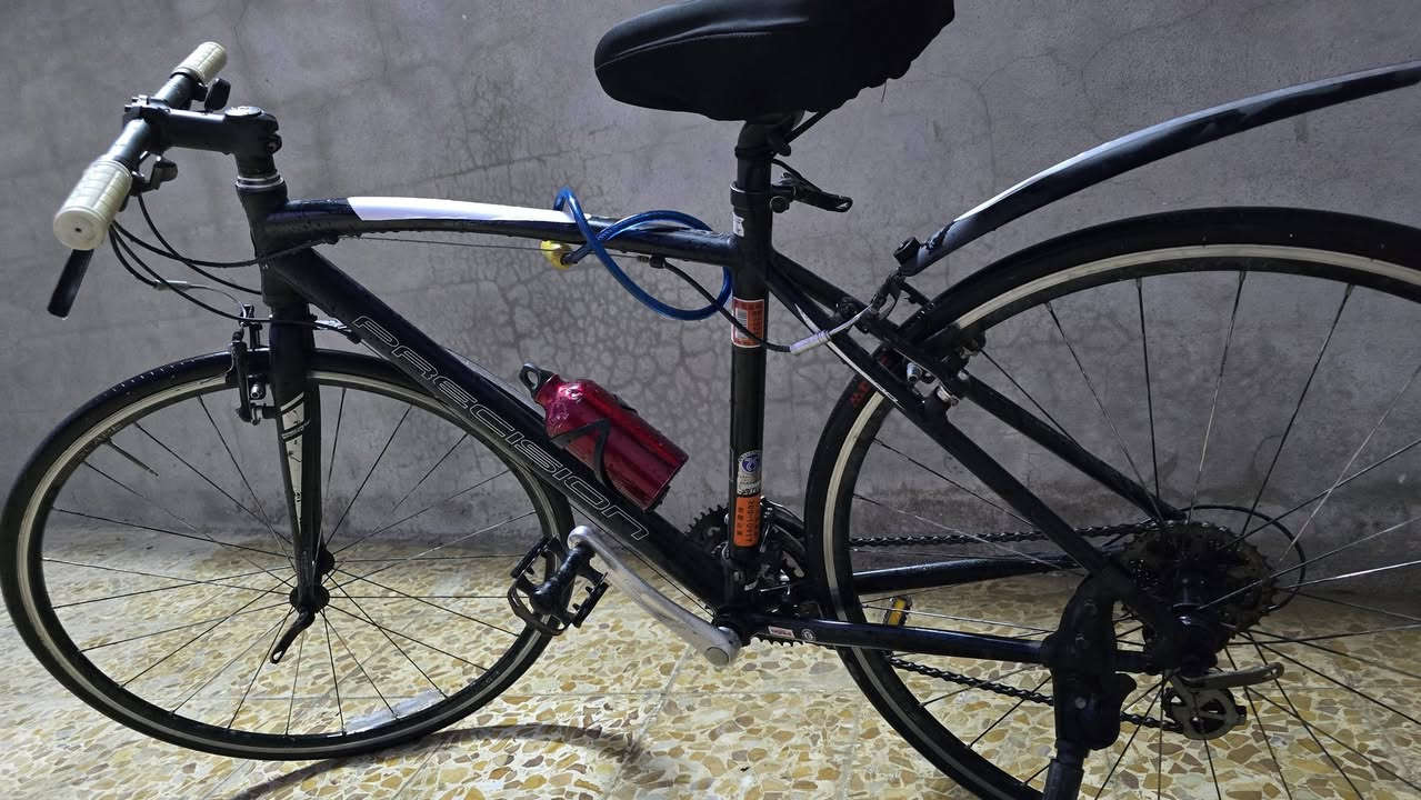 السلام عليكم 
دراجه ماركة #PRECISION_ #بريزيشن_سبورت 🇯🇵 ياباني 
حجم 28 (C700) 
معدن المنيوم
فريم 50 ميديم M
سستم شيمانوا التوس 8×3
بدالات السرعة سحب دفع (فقاس) شاشة 
بريكات #تكتروا
دراجه كاملة ومضبطة وكلها شغالة وكل غراضها اصلية
السعر ١٣٠ وبيها مجال بسيط


**إذا كنت صاحب هذا الإعلان وتريد حذفه لأي سبب، رجاءا أرسل رسالة إلى الدعم الفني**