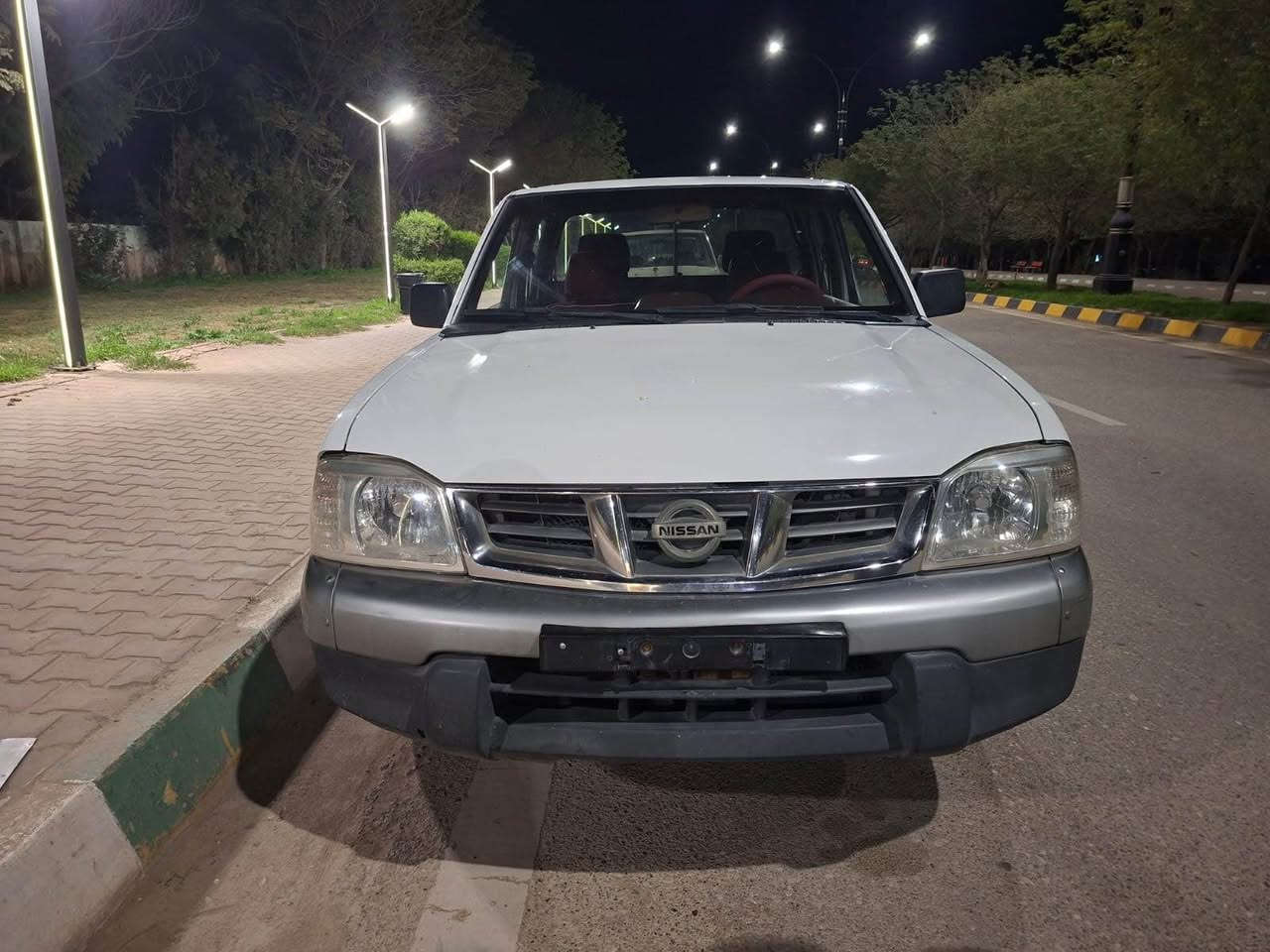 نيسان ده بل مؤديل ٢٠١٠ گيرو مةگينة و ئةكسل بةشةره ت و تةقةو ره قة بةشةره ت و تةبريد ساردو گةرمة بةشةره ت و چوار تاى ويل لوك لةژيريتى و داية سپره ى دانةبةزيوه و سقفةى وه ك شووشة لا شةى وه ك شووشة لوك لوك 
براوه ى دوبةية 
سعره ى ٦٩وه ره قة 
*********** كيفري, ديالى
