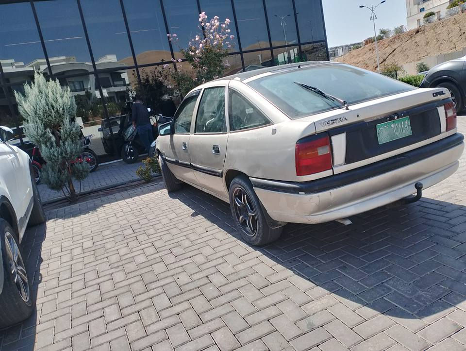 ئۆپڵ ڤیکترا 
هەموو گیانی بەشەرت  ئەوەلیات و موس و بڕاوە بە شەرت  کارەبای هەموی بە شەرت خایسی نییە هەموو گیانی ئیشەکات ماڵی فەقیرە 
مۆدێل ١٩٩٣  
ئاڕم پلاستیک
مەکینە ٢٠
گێڕ ئۆتۆماتیک 
٤ جام کارابەی 
قوفڵ مەرکەزی 
نرخی 24وەرەقەو معامەلە شوێن سلیمانی 
ژمارە *********** السليمانية, العراق
