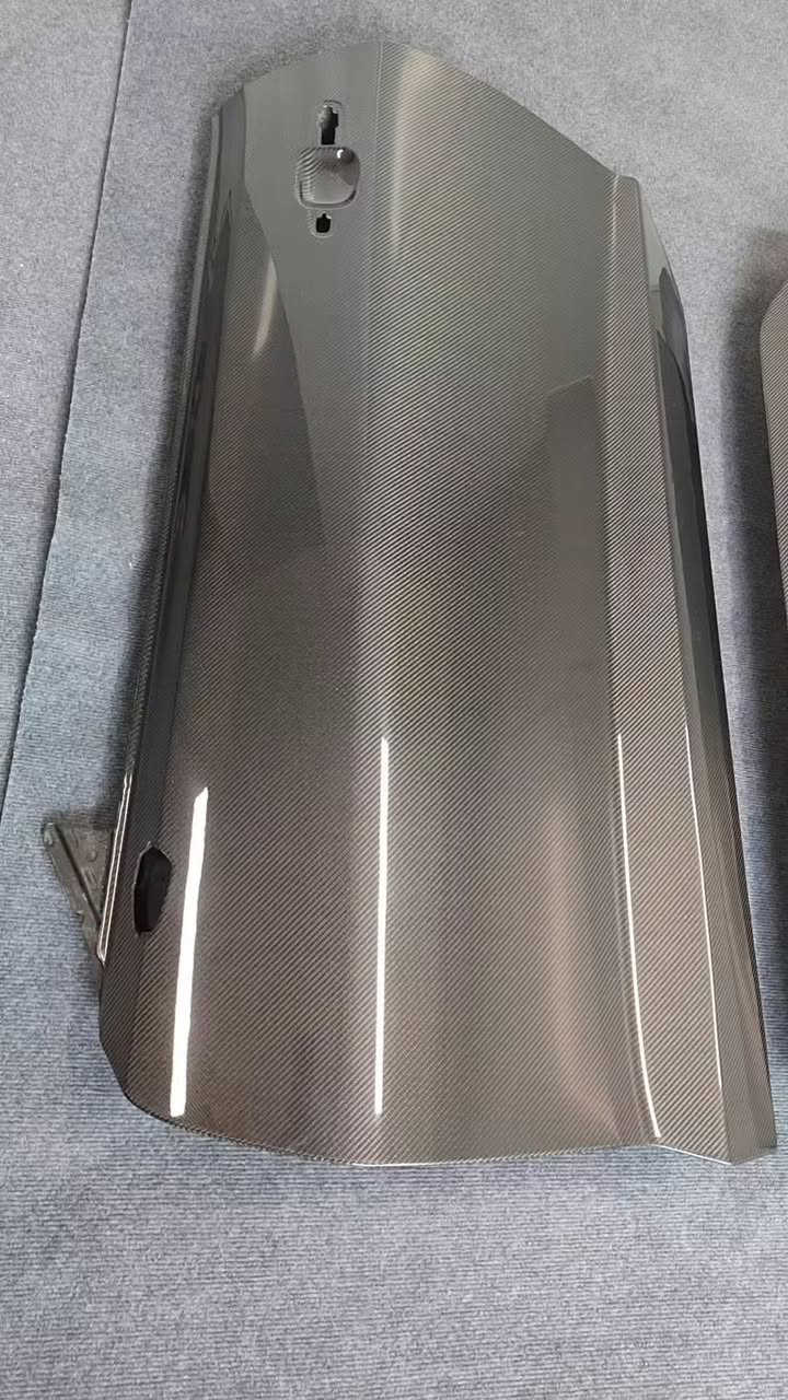 السلام عليكم اخوتي ابواب كمارو زوج يمين ويسار كاربون فايبر الياف حقيقي اعلى كوالتي ممكن تحصلة بالسوق وافضل نوعية تصنيع وقالب خاص ومضبوط 100% القطعه الوحيدة بالعراق يمي حالياً ترهم من موديل 2016-2024 
*********** واتساب او خاص
توصيل متوفر لجميع انحاء العراق
جميع الكماليات الخاصة بالكمارو متوفره وبأنسب الاسعار وبأعلى جودة انشاء الله♥️
