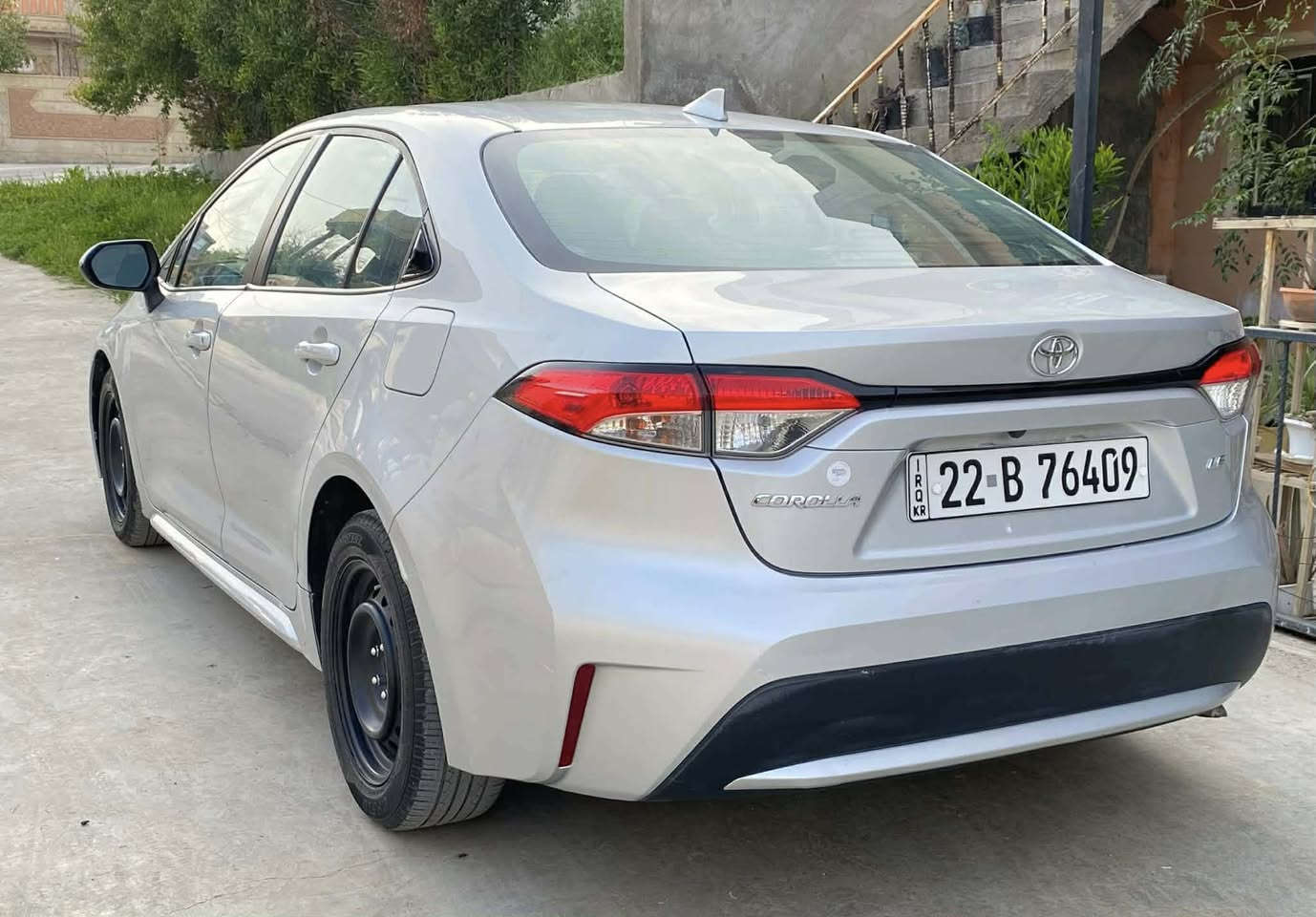 للبيع كورلا LE
السعر 141 بيها مجال 
***********
موديل 2020 
لون سلفر 
بجم امامي خلفي كبس 
بدون ايرباك 
كير مكينه بشرط 
سنويه رقم جديد 
تايرات جديد 
حجر رادار شركة 
مكان السياره ديالى خانقين
