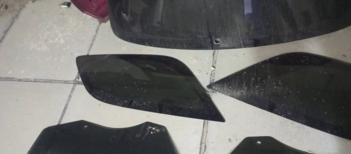 جام مظلل دورنكو موديل 2019 للبيع في بغداد 
الجامة الخلفية مظلل والمثلثات ثنين مظلل وحدة شفاف والجامات الكشن الخلفي مظلل ***********
