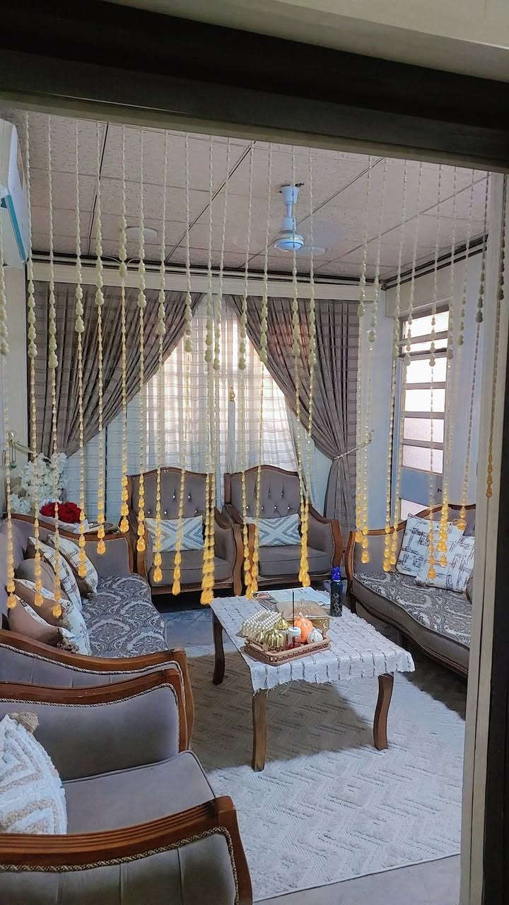 بيت للبيع ب٧ نيسان الشارع الرئيسي اول نزله مباشرة شارع تبليط مجاري كامله البيت واجهه ٥ ونزال ١٨ قاطين غرفه واستقبال ومطبخ وصحيات الطابق الاول والطابق الثاني غرفتين نوم والثالث بيتونه وسطحين البيت تغليف وسقوف


**إذا كنت صاحب هذا الإعلان وتريد حذفه لأي سبب، رجاءا أرسل رسالة إلى الدعم الفني**