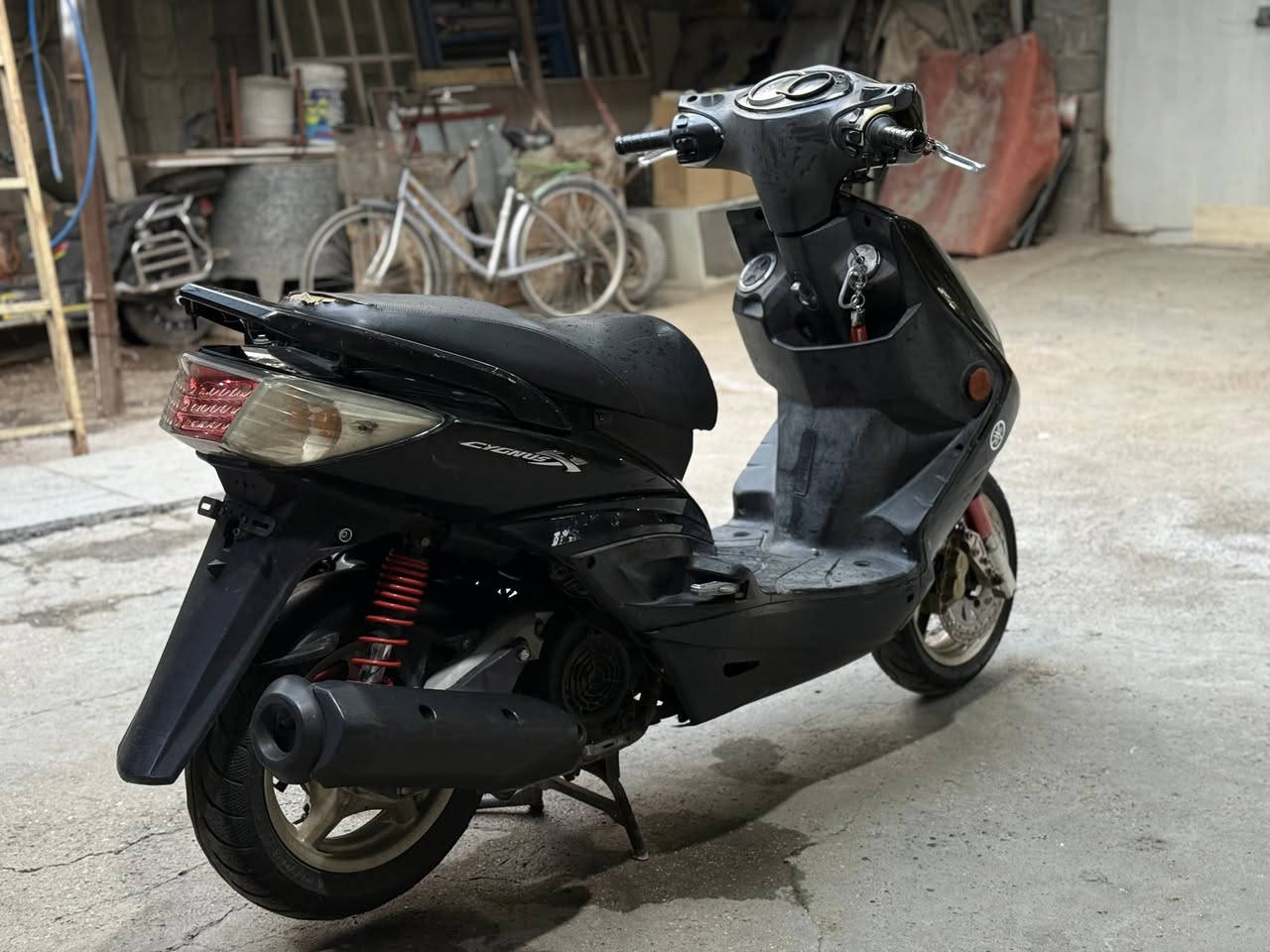 سلام عليكم دراجه سكنس فحل الدراجه نوزل خطين  مصار هواي من نزلته رمبه دراجه عليه تزويد خارجي كلجات وصدر وفج دراجه خير من الله بكل وقت نكره جيب فيتر وافحص ايي نقص مابيه 950 وبيه مجال للطيبين مكاني بغداد حي جامعه الرقم ***********
