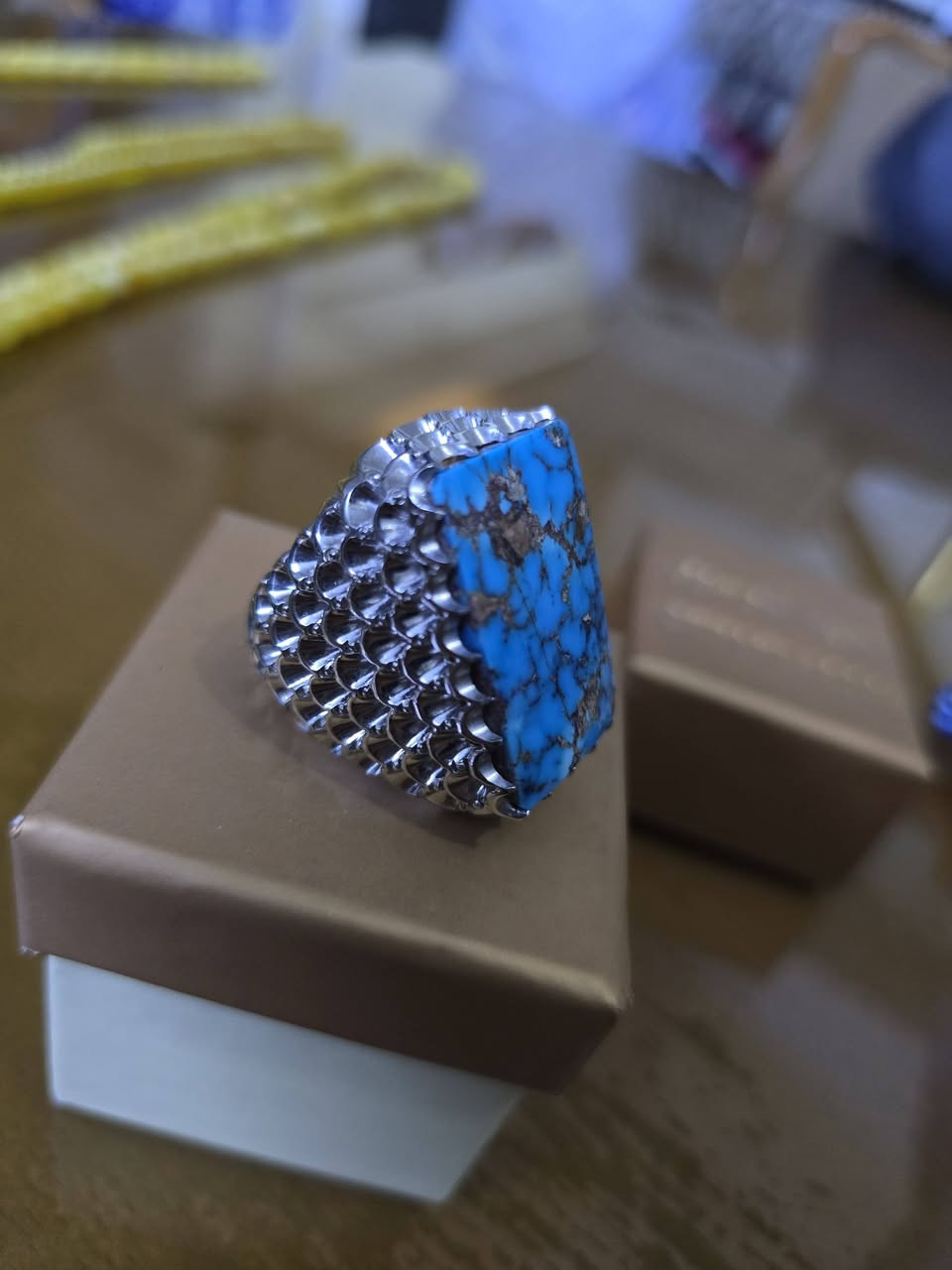 فيروز نيشابوري
السعر 400 دولار 
للشراي ***********
