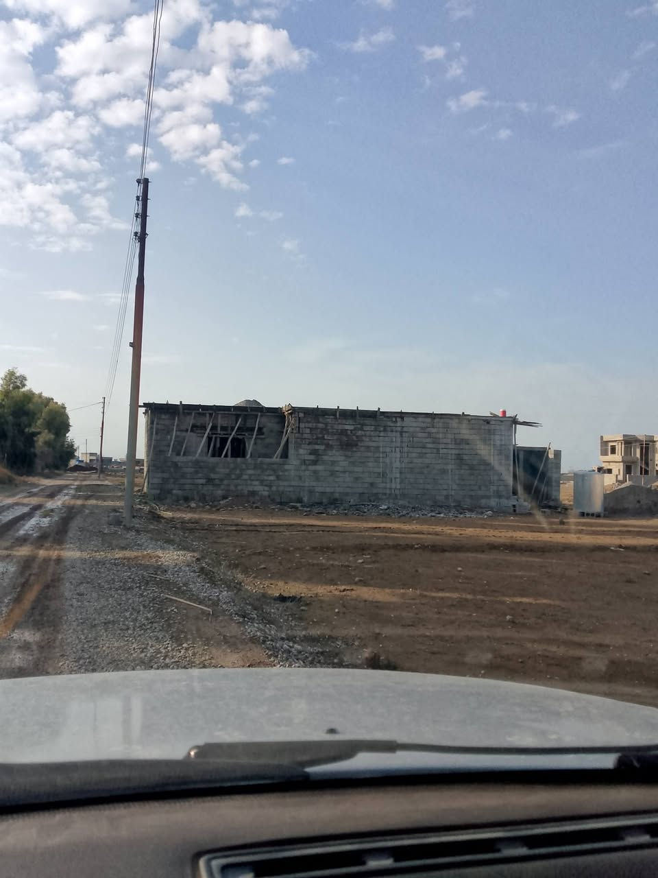 مشتمل مساحه 100 متر  مساحه الشارع 10مترامام وشارع خلف البناء عبور سيطرة أجحيش  كهرباء واصل  السعر 13وبي مجال الاتصال ***********
