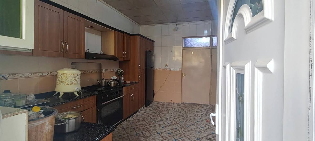 ئەم خانوە بۆ فرۆشن 
شوێن: کەلار-گازینۆ -گۆران 
ڕووبەری: 130 مەترە 
6,5 پانی 
20 درێژی 
ڕووی سلێمانیە وبەردەمی حەدیقە 
تاپۆی یەک ناوە 
پێکهاتووە له دوو ژوری نوستن 
هۆڵ 
میوان 
مەتبەخ ومشتە مەلات 
کامل دەکتی بۆکراوە 
بۆزانیاری نرخ پەیوە ندی بکە 👇
***********
