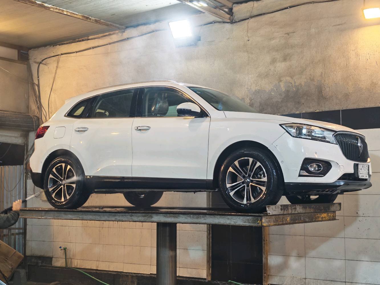 السلام عليكم Borgward Bx7 2017 ألمانية انتاج الصين سيارةSUV فورويل فول مواصفات رادارات خمسة كاميرات حساسات امامي خلفي السيارة على وضع الشركة مجرد حالوب 140 ورقة بيها مجال بسيط السيارة بغداد ***********