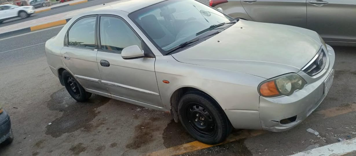 سبكتره موديل 2004
بسمي 
تخم تايرات جديد
شاشه
سنتر لوك 
جام كهربائي 
مكينه 1600 دوش 
گير عادي
تبريد شغال

***********
