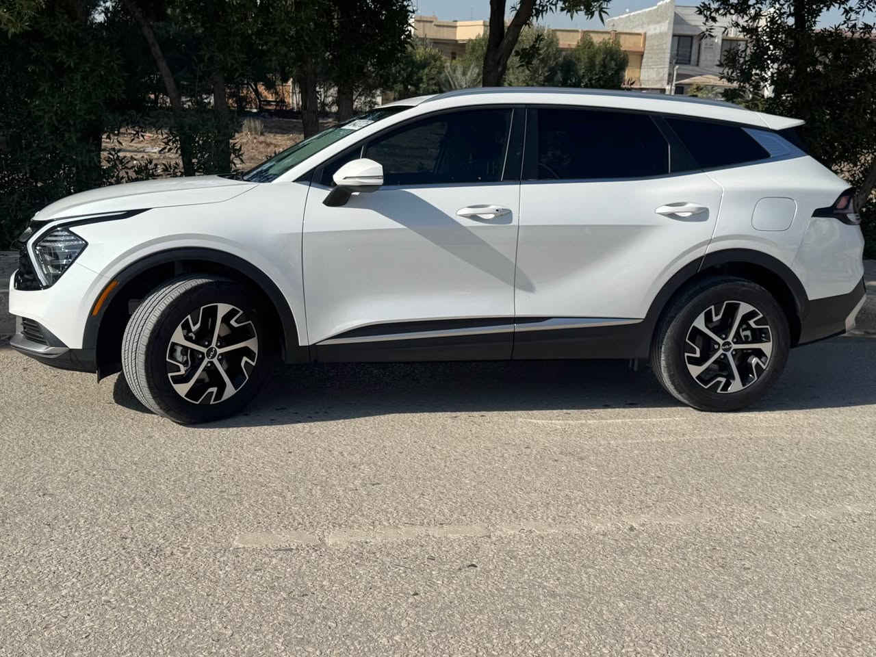 السلام عليكم 
كيا سبورتج 2024 هايبرد لون ابيض صدفي فئة ex فرق عن البرستيج ال5 كامرات والبانوراما 
الباقي نفس مواصفات البرستيج وحجم لارج الطويله 
حادثها مبين بالصور فقط pdr بالجاملغ الخلفي على مقدار شبر باقي السياره مكفوله 
رقم بغداد مميز وبأسمي 
السياره ماشية 8000 ميل بعدها بحالة الشركة 
مكان السياره بالحلة 
السعر 238 ومجالها بسيط للشراي 
للاستفسار 
*********** حلة, بابل
