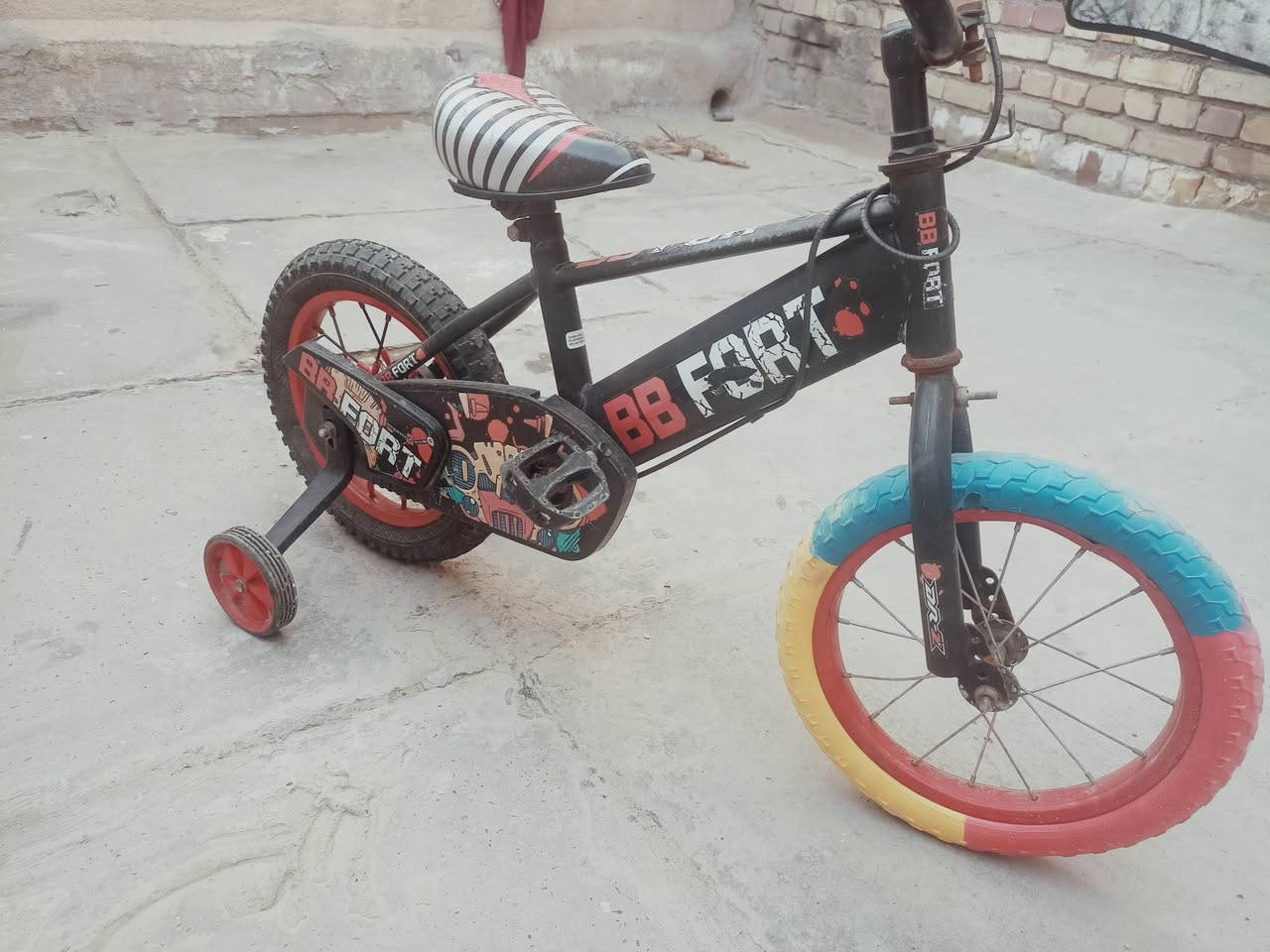 بايسكل اطفال 
نضيف وجاهزه من عمر 3 لحد 6 
كله شغال بغداد الحسينيه 
سعر 25  ب 15 مابيع ب 15 مابيع


**إذا كنت صاحب هذا الإعلان وتريد حذفه لأي سبب، رجاءا أرسل رسالة إلى الدعم الفني**