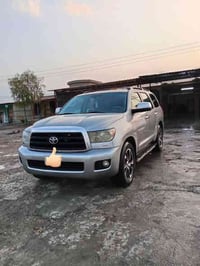 للبيع  تيوتا سيكويا  بلاتيني يوم  محرك وكير مامفتوحات بشرط تخم تاير جد...