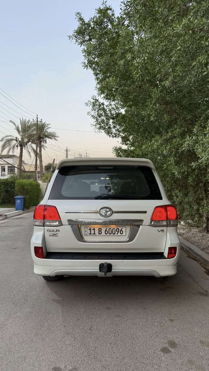 السلام عليكم
تويوتا لاندكروزر للبيع
2010 GXR V6 
مكفوله من الضربه والصبغ 
فقط بارد في الجاملغ الأمامي الأيمن 
مواصفات اللاندكروز المعروفه 
فتحه 
بصمه 
كشنات جلد
حساس خلفي 
كامره خلفيه 
ثلاجة
شاشه 
ماشية 221 الف كيلو 
مكينه وكير مكفول   
السيارة جديدة وبحالة ممتازه وبدون اي نقص
السعر 30 الف دولار وبي مجال بسيط 
***********
