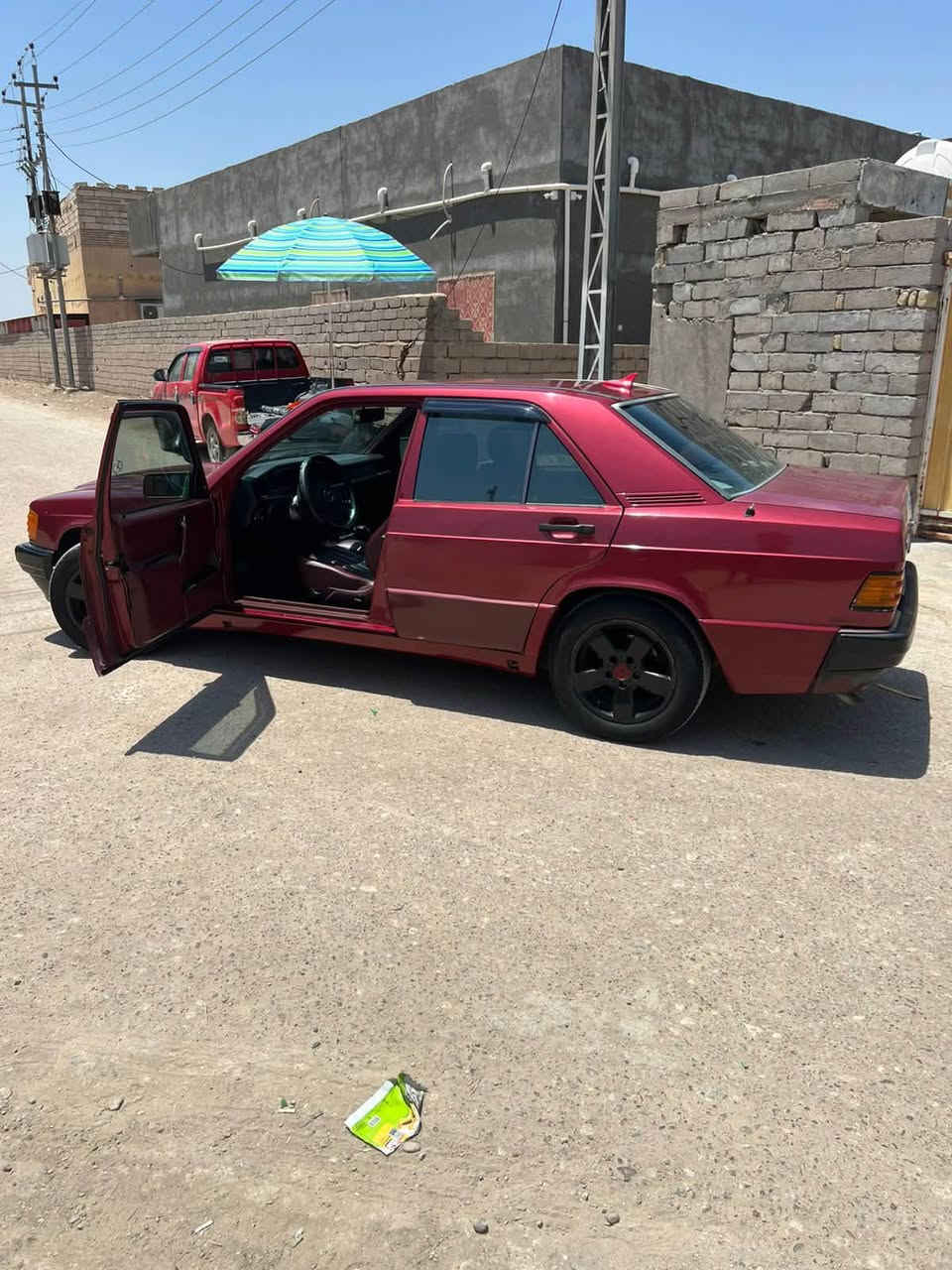 سلام وعليكم سايره مارسيدس مديل 85 سنويه نهايت ال27 
سياره جديده وخير من الله جاهزه من الطول لطول مصبوغه عام بدون ضربه ودواخل ولا معجون محرك وكير واكسل كفاله تبريد حداده
 خير من الله السعر 55وبيها مجال
ما متواجد بالفيس رقم الهاتف ***********
