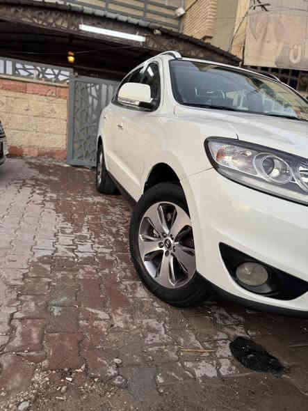 السلام عليكم
سنتافي للبيع موديل 12

فول مواصفات مكفله كير ومحرك 6 سلندر

سلايت بصمه

فور ويل ثلاث قطع تبريد

مكفوله من الحدث والصبغ

العنوان بغداد حي القاهره

هاتف ***********
