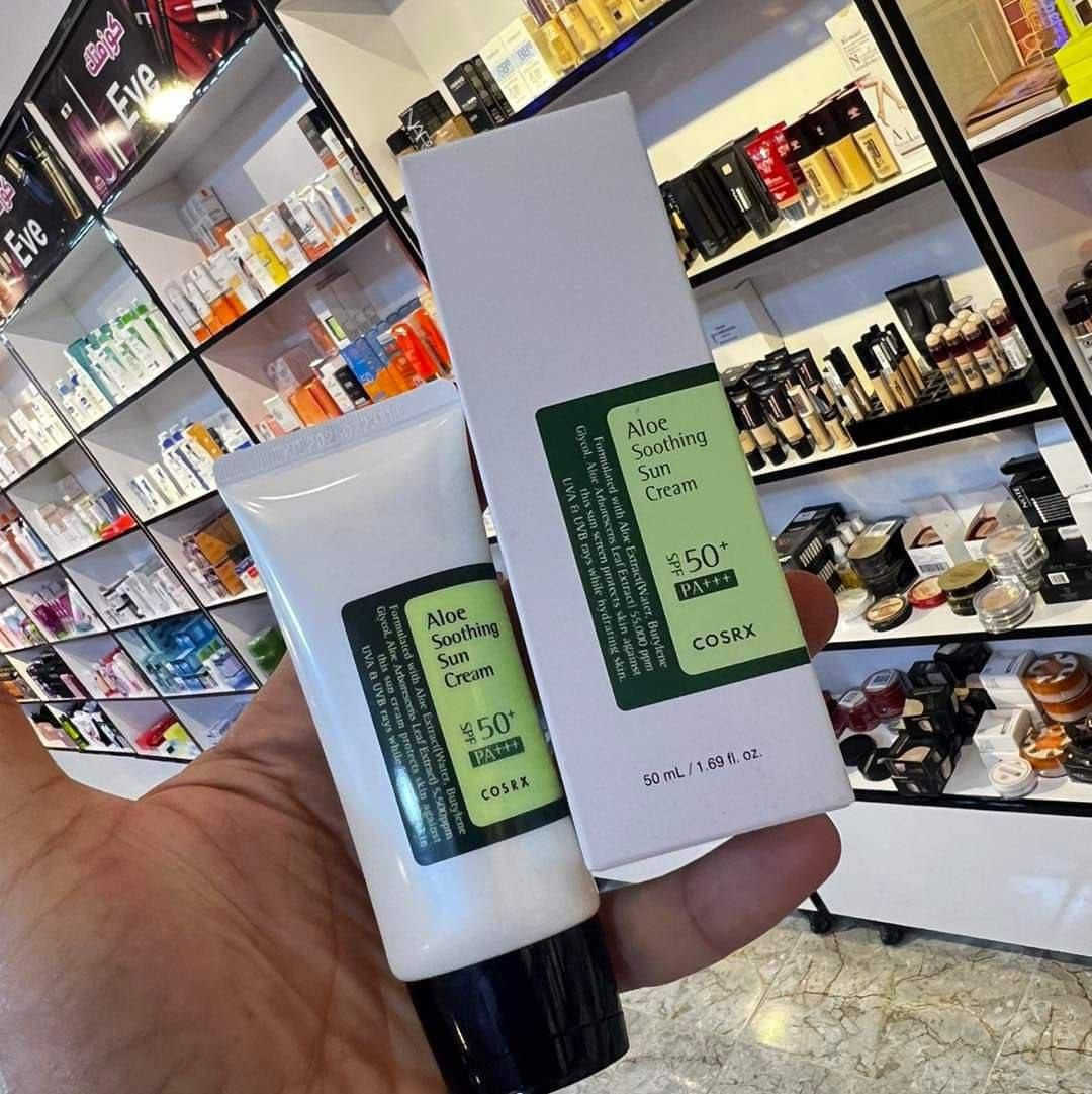 COSRX 🌵
‎   واقي شمس من براند كوزركس الكوري 🇰🇷🇰🇷
من افضل واقيات الشمس حول 
العالم المفضل لدى نورس ستار
‎واقي شمس للاستخدام اليومي 
مهدئ للبشرة ، بخلاصة الالوفيرا ، قوامه خفيف سريع الامتصاص ولا يترك اثر ابيض على البشرة ، و يمنح الترطيب و النعومة 🌿🌿
.
‎🌵 يحتوي مستخلص أوراق الالوة اربوريسينيس 
‎هذا هو المكون الرئيسي للمنتج و الي يشتغل على تهدئة البشرة و ترطيبها بنفس الوقت 
.
‎🌵 قوامه خفيف و مرطب للبشرة
‎ملمسه اشبه بالمرطب ، يختلف عن باقي الانواع بكونه لا يجفف البشرة و سريع الامتصاص بدون ان يترك ملمس ابيض على البشرة 
‎مناسب لجميع انواع البشرة
المنشأ كوري 

الـسـعـࢪ خـاص


**إذا كنت صاحب هذا الإعلان وتريد حذفه لأي سبب، رجاءا أرسل رسالة إلى الدعم الفني**