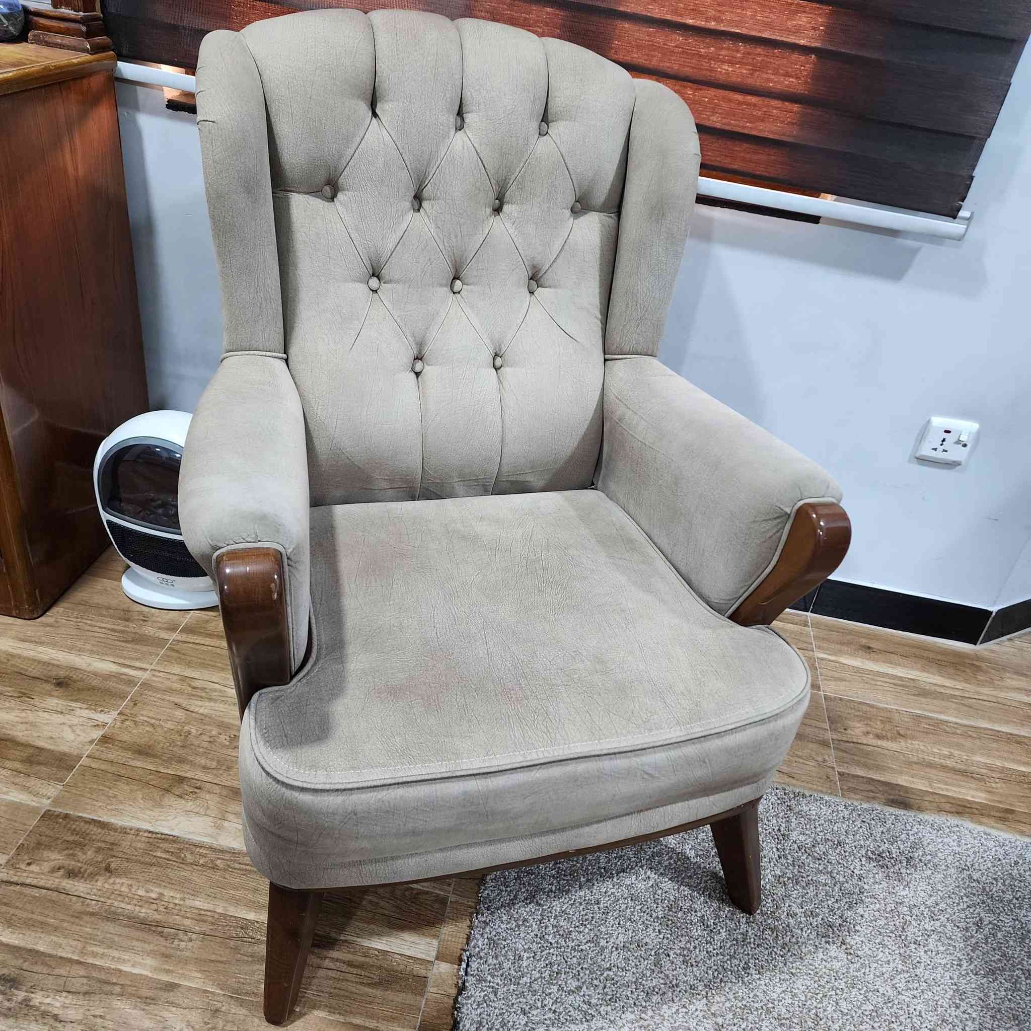 السلام عليكم ..
تخم تركي اصلي ماركة (Ulas Koltuk)
 10 مقاعد مستخدم نظيف جداً ..
سعر (مليون💵) وبي مجال بسيط 
رقمي: ***********
عنواني:بغداد الدورة شارع 60 منطقة ال120
