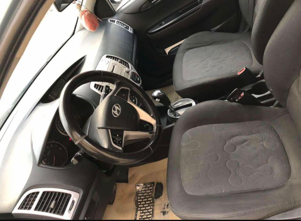 سياره هونداي i20 نظيفه مويل2012 تبريد شغال مابيها اي ضرر  سعره 80 وبيه مجال للتواصل واتساب ***********
