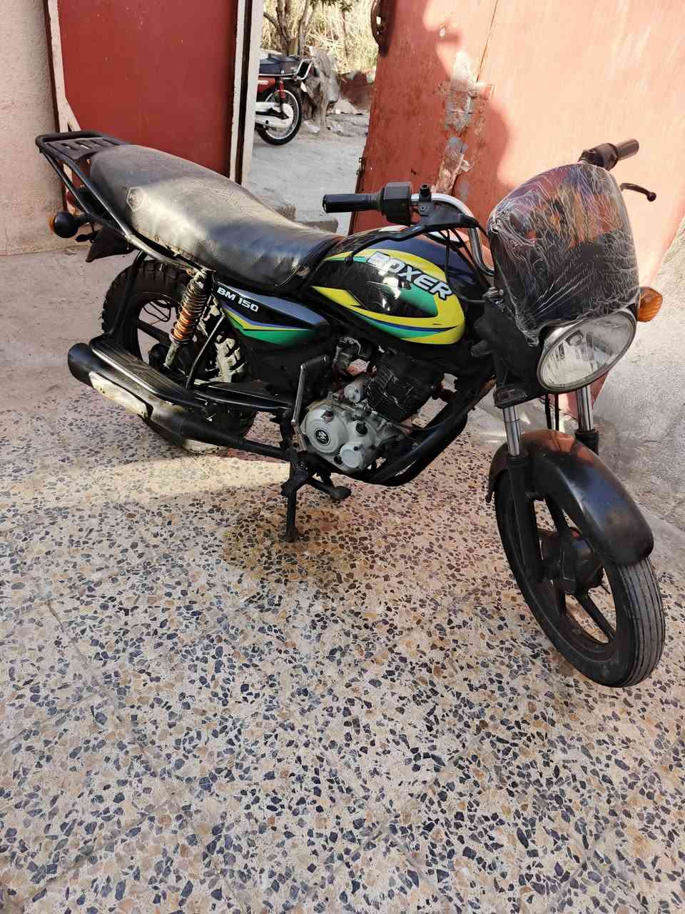 بوكسر ادوات مكفوله سعرها 750 بيها رقم شاصي مانقصها شي مديل 21 مكاني البصره شط العرب ***********
