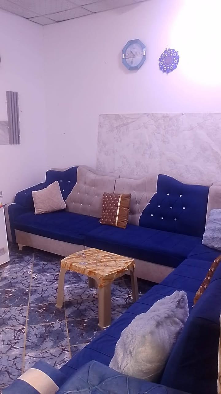 يالله يارزاق 
بيت طابو اسهم للبيع منطقة الثورة بناء بلوك السكف عكادة قرب حسينية محمد مقداد البيت مساحة 70م متكون من غرفه ومطبخ واستقبال وصحيات بي نواقص المطبخ والهول صبابه الغرفه سيراميك الشراي يتصل ع الرقم 0783510826
السعر 45 وبي مجال
واتس شراي


**إذا كنت صاحب هذا الإعلان وتريد حذفه لأي سبب، رجاءا أرسل رسالة إلى الدعم الفني**