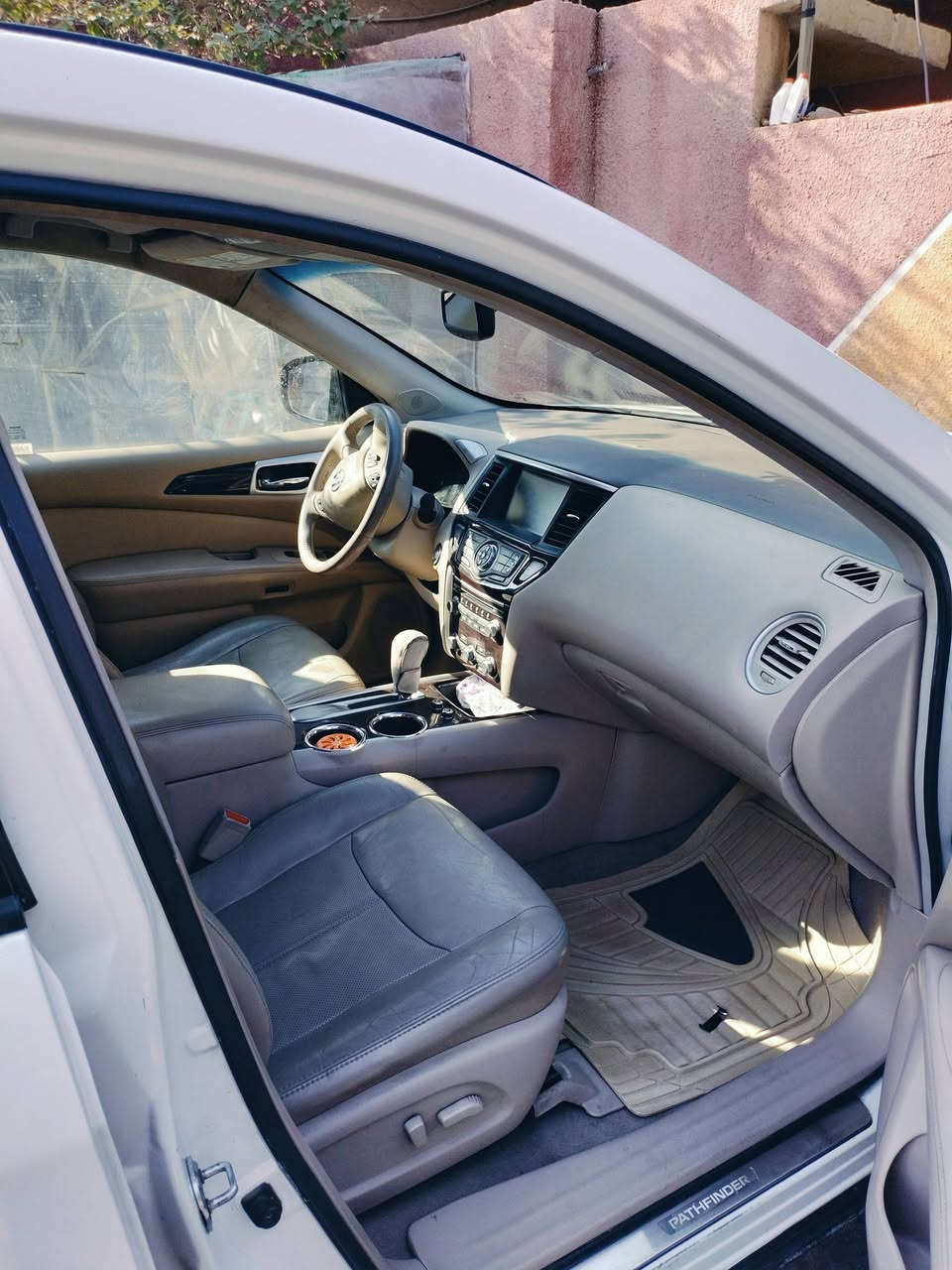 سلام عليكم
باث فاندر 2013 مكينه 6 سلندر  امريكي حادثها جاملغ وشويه بالباب ببدون دواخل 

ماشيه 98 الف جديده حلوه كلش 

السياره بلاتينوم فول عدا الفتحه 

كرسي ذاكره

بصمة 

شاشه جي بي اس 

كشن حار بارد 

داخل بيجي ملكي 

4 كامرات

مري قلاب عند الرجوع 

حساس خلفي 

كشن خلفي كهرباء وتدفة

السعر. 99 ورقة 

للاستفسار اتصل 

‏‪0772 813 5954‬‏
