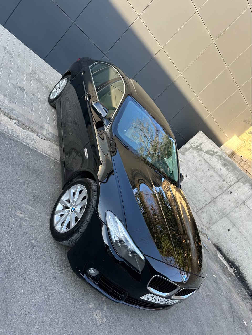 BMW 520i 2016
سفری شه‌ریكه‌ی عروش 
سه‌یاره‌كه‌ كلینه‌ بێ بۆیاخه‌ یه‌ك په‌ڵه‌ی بچووك ساردی هه‌یه‌
٩٥ هه‌زار ڕۆشتووه‌ سفره‌ سه‌یاره‌كه‌
٤ پستۆنی تۆربۆ 
گێر و مه‌كینه‌ی به‌شه‌رت هیچی نه‌كراوه‌ته‌وه‌ 
دیناری مه‌سره‌فی تیا نیه‌ تازه‌ سیرفس كراوه‌ 
سه‌یاره‌كه‌ فوول مواسه‌فاته‌ 
سعری ١٨٣ و مه‌جالی كه‌م 
*********** السليمانية, العراق

