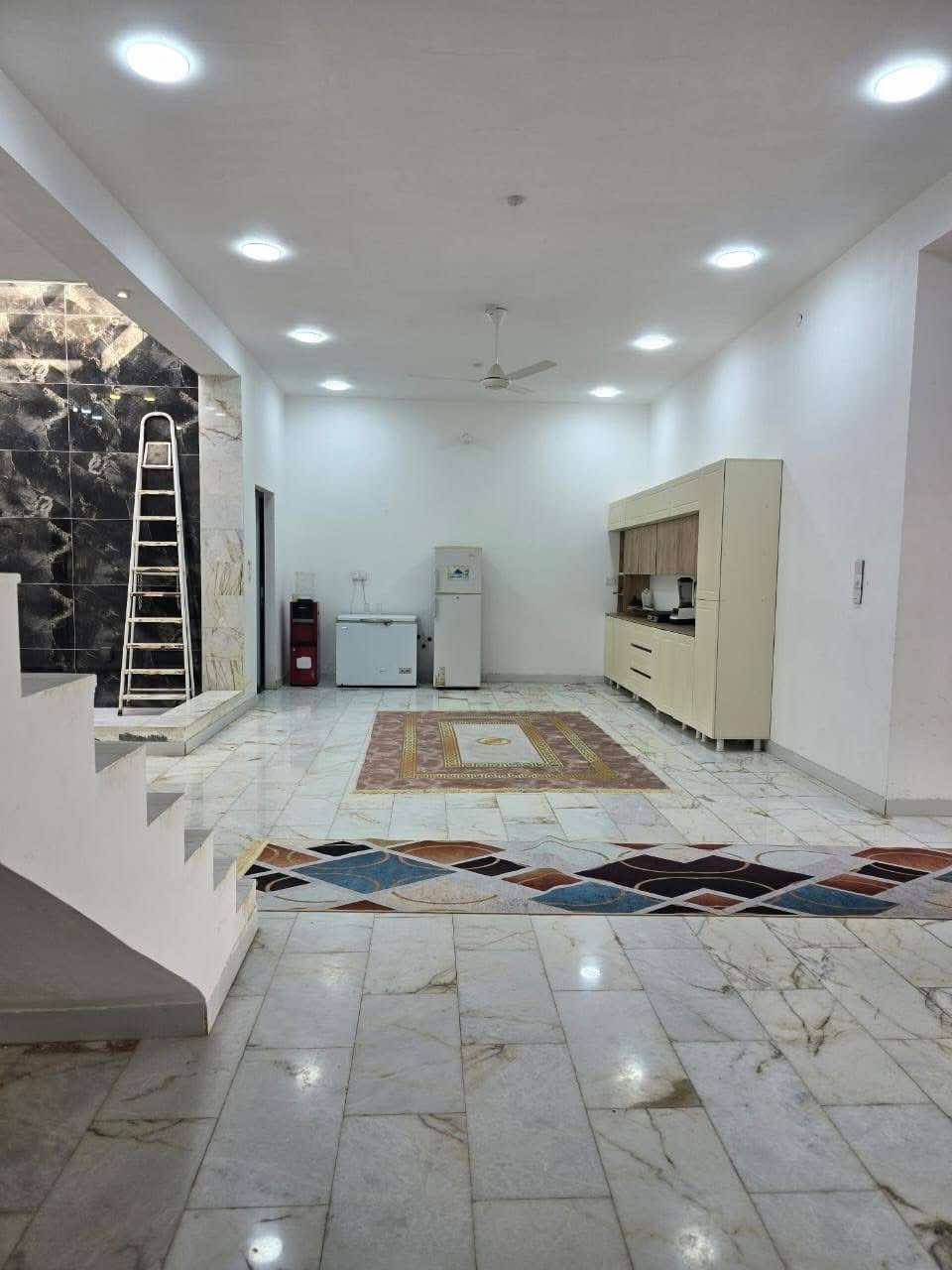 بيت للبيع مساحته 300 متر
مساحه البناء 200 متر
زراعي
طابق واحد شغل درجه اولى 
الناصريه الصخيين شارع حسينيه الامام الغائب خدمات كامله
غرفتين وصاله جبيره كلش ومطبخ حار وبارد واستقبال وصحيات وكراج وحديقه
وحديقه داخليه
شغل فول مرمر تركي وسكاي لايت وشابيك وبيبان المنيوم سلايت
السعر  140👇👇👇👇👇👇👇👇👇👇
***********
https://chat.whatsapp.com/Fotda89dlAxCNR8pU1WTPR?mode=gi_t
