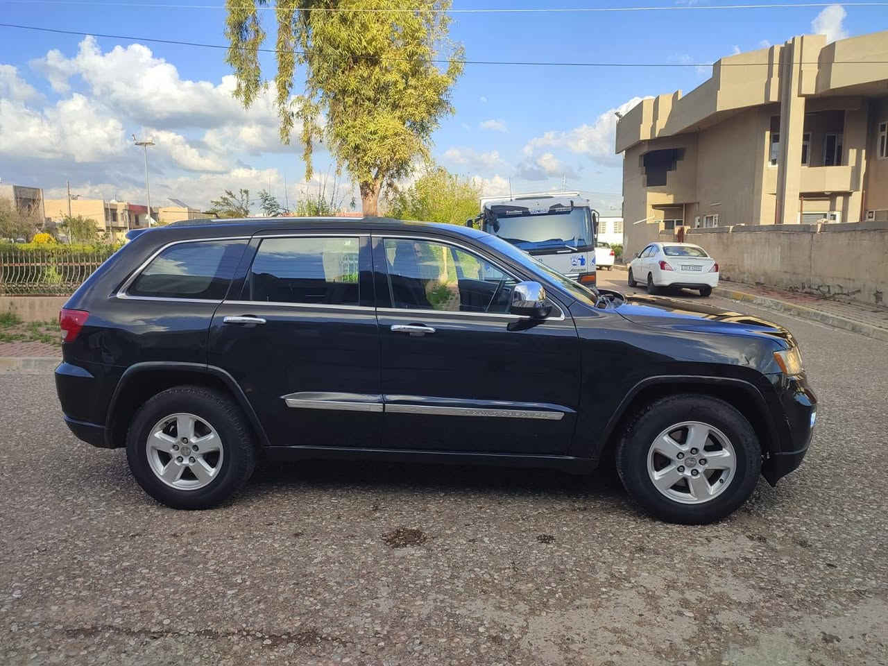 سلام عليكم 
جيب لاريدو 2011
كير و محرك V6 شرط مامفتوح 
رقم جديد كوبون بنزين موجود شرط تحويل 
بيها صبغ جمرلغ السائق 
صبغ باب سكن الخلفي 
بجم امامي و خلفي كبس ايرباك شرط 
مواصفات لاريدو معروف 
شاشه كامرة 
كشن كهربائي
بصمه أبواب 5
السعر $145
عنوان كركوك القادسية الثاني 
رقم الهاتف ***********
رقم الهاتف ***********
اخوان كلشي كاتب بل منشور اذا مايعجبك كول يالله
