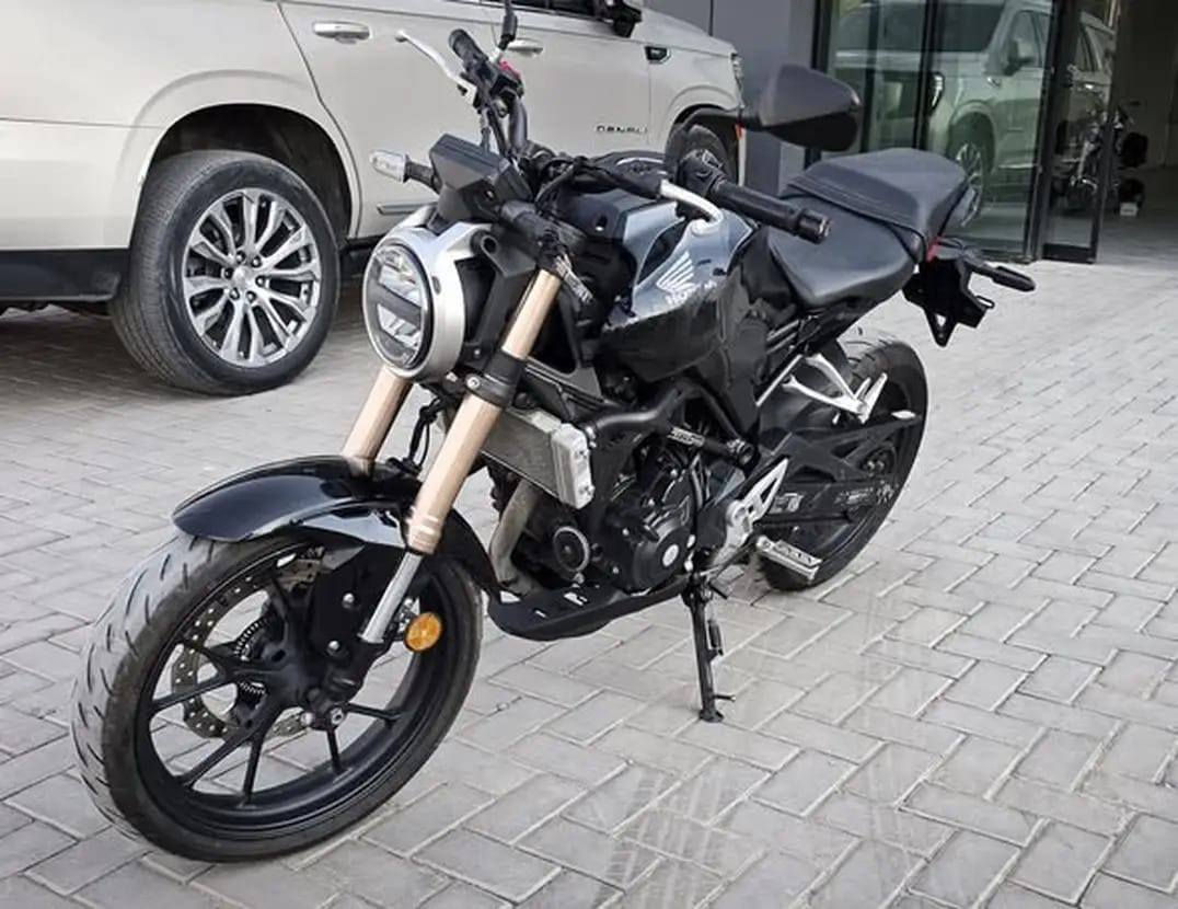 ماتۆر هۆنداCB300 2022 ڕەش 
تەنها 15 هەزار ڕۆیشتووە
٦ گێڕە ١ پستۆنە
زۆر پاک و بێ کێشەیە
ماتۆڕێکی زۆر بێ مەسرەفە
بۆ ١٠٠ کیلۆمەتر ٣.٣ لیتر بەنزین ئەخوات

سعر : لە کۆمێنت داوای بکە ڕاستەوخۆ بۆت دێت 🤖 

بەجوانی و پاکی ماوەتەوە 
دینار مەسرەفی تێدا نییە 

ژمارەی خاوەنەکەی 
***********
وەتسئاپ
