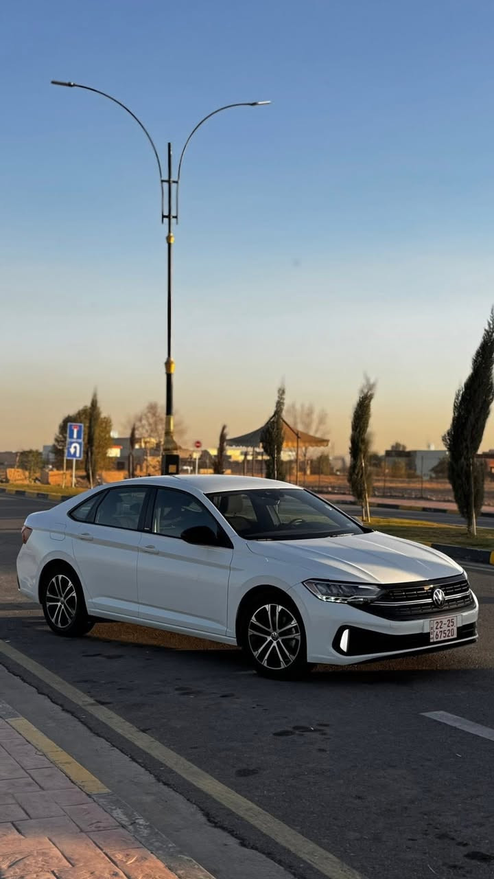 السلام عليكم سيارة جيتا 2024 فئة sport 

فئة sport مواصفاتها معرفه 

رقم  الشاصي 3vwbm7bu4rm042345.  

الضرر كفله بسيطه في الجاملغ اليسار فقط بدون دواخل بدون ايرباكات

 الممشى 22000 ميل 

 السيارة بدون رقم تترقم شمال كاتي 

ألون ابيضّ 

مكان السياره موصل سيدين الرفاق قرب جامع الروضه المحمديه 

السعر جداً بسيط 

للطلب والاستفسار اتصل ***********
