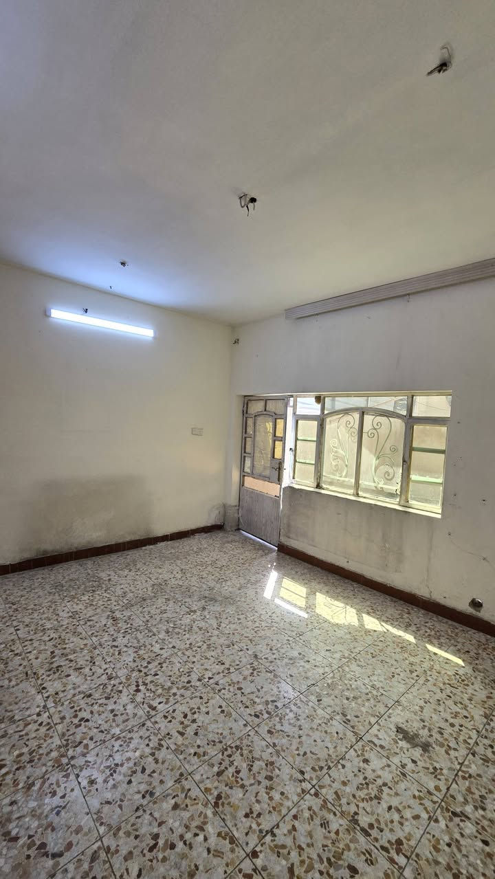 السلام عليكم
بيت 100م طابقين للايجار في( بغداد/ الدوره / ابودشير / منطقة الالف / خلف جامعة كلكامش ) 
يحتوي على 
■ كراج يتسع لسياره واحد 
■ صاله 
■ هول داخلي +مطبخ
■ ترك 
■ غرفتين نوم 
■ حمام 
■ مخزن
■ سطح طابق اول +سطح طابق ثاني 
للاستفسار اكثر 
***********
+متواجد واتساب
