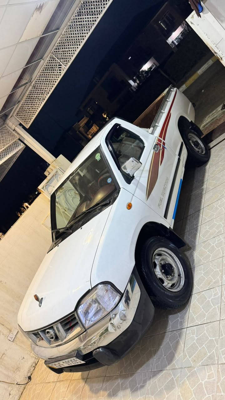 السلام عليكم ورحمة الله وبركاته للبيع نيسان شبوط تك قماره 4 جنكال رقم سليمانيه مكان سياره   كركوك اي استفسار اتصال برقم ***********
