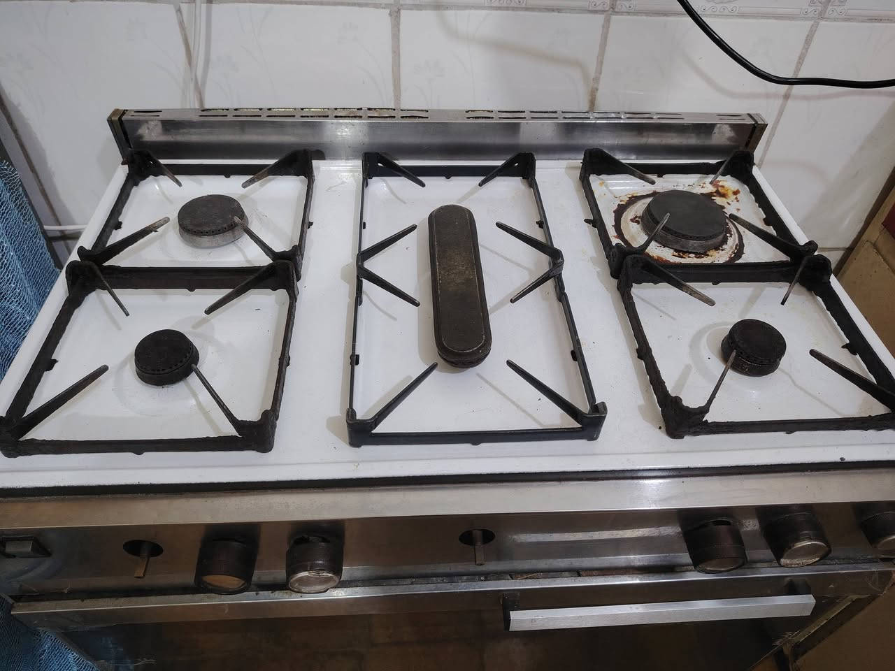 طباخ ٥ عيون وفرن  للبيع
٣ عيون شغالات طبيعي ونار زركه وعاليه ٢ نارهن مخربطه وظعيفه

الفرن يشتغل طبيعي بس الباب يرادله تصليح الرزه عطلانه

السعر : 100 وبي مجال


**إذا كنت صاحب هذا الإعلان وتريد حذفه لأي سبب، رجاءا أرسل رسالة إلى الدعم الفني**