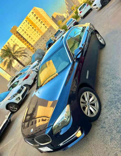 بي ام دبليو 740Lİ .
رقم بغداد/ موديل 2013 / خليجي /وكالة العروش
 باب طويل/ لون نيلي / محرك ستة سلندر N55 المرغوب .. 
ماشية KM165 قابل للزيادة ..
گير ومحرك مكفولات من كلشي  / 5 وبعد مواصفات هواية فول السيارة 
السيارة بدون صبغ.
مكان السيارة بغداد السيدية/رقم بغداد تحويل ..
 باقي المواصفات معروفة...
للاستفسار اكثر ..***********.. 
  السعر 199 وبيها مجال شي بسيط..
