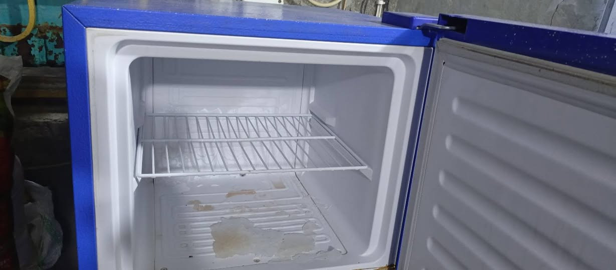 ثلاجه ١٤ قدم نظافه فول للبيع بسعر مناسب ديوانيه مركز 
***********
