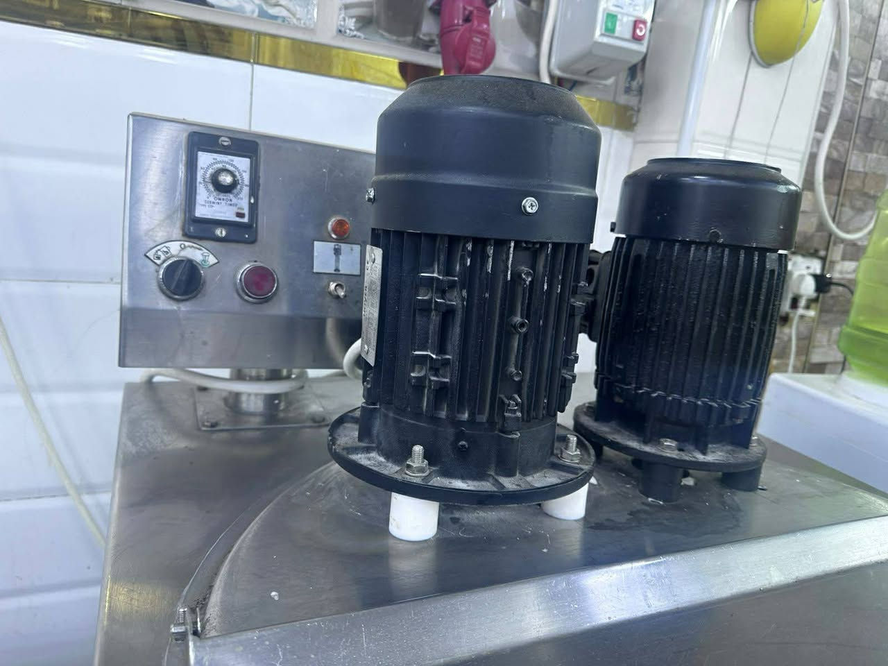 بستره  بروماك  
ايطالي حديث   110
ثري فيز تبريد ماء
بغداد ***********
