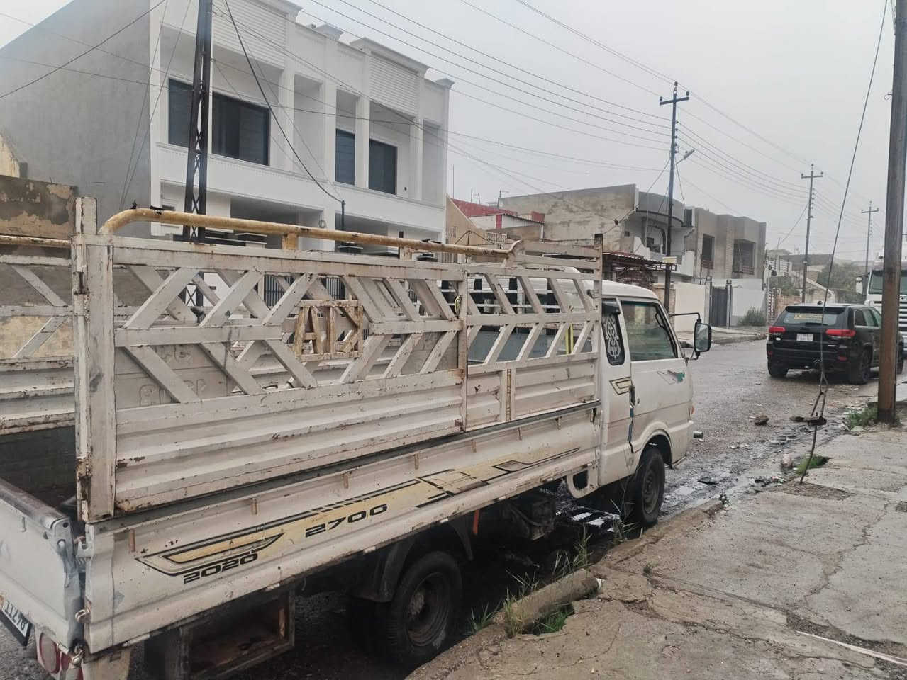 السلام عليكم كيا بنكو موديل ٩٥ قماره وربع ٨ جنكال رقم نينوه انكليزي هزه جديده سنويه لل ٢٧ رقم كمركي جديد السياره البارحه طلعت من التجفيت بيهة محرك مال عموشه حديث تجفيت درجه اولى كور جديد كرنك جديد تجفيت كله اصلي قوايش رولات مدكه نوزلات بلكات كله جديد ولبه كير جديد ه رقم نينوى وحاليا بل موصل السياره 
سعرهة ٤٨ وبيهة مجال بسيط 
***********
