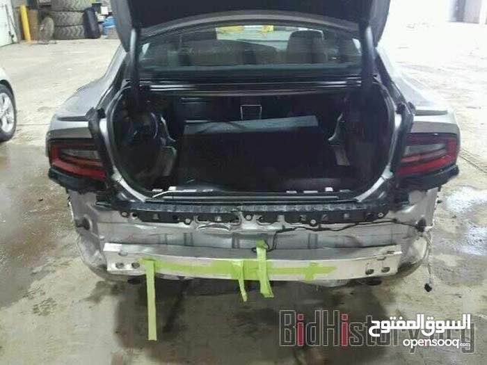 جارجر 2015 sxt محرك ٣٦٠٠ وارد امريكي حادثها خلفي قبغ الجنطة بدون داخل وبيها ضرر بسيط بالجاملغات مصلح بارد ومرشوش كلير بدون داخل يعني الحوض سليم 
السيارة محدثة srt دعاميات وبنيد وبجم دعامياتها وبنيدها الاصلي موجودات انطيهن ويه السياره بيها تخم تاير جديد وباتري جديد وشاشة نظام ابل كار اصلية بدون ايرباك السياره بالعافيه عالياخذها *********** بغداد, العراق
