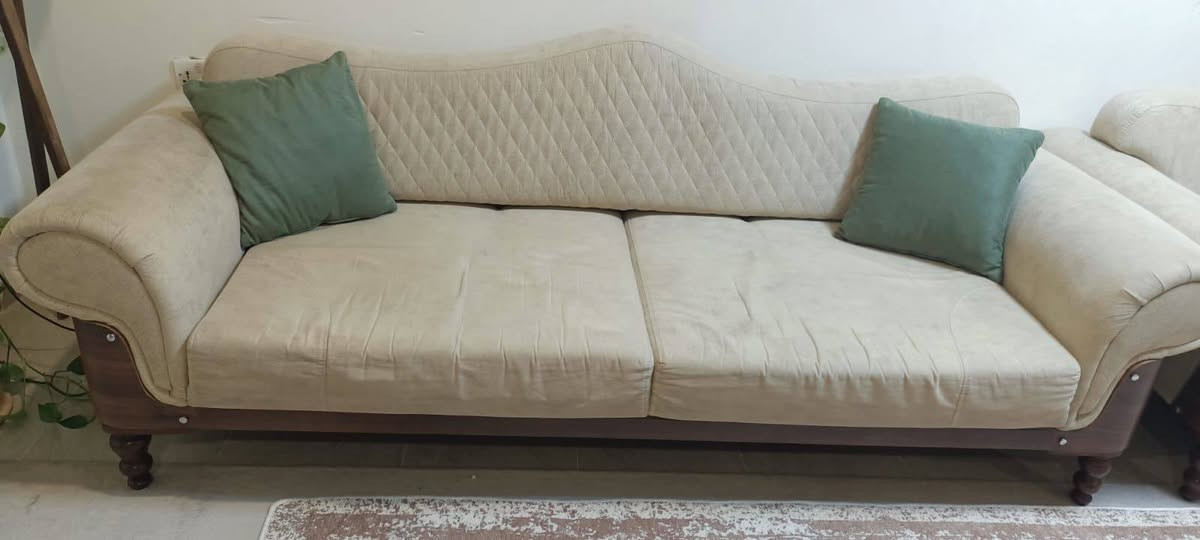 سعر ٣٥٠ قابل للتفاوض
طقم كنبات للبيع استعمال نضيف 
للتواصل على الرقم  *********** مكان اربيل
