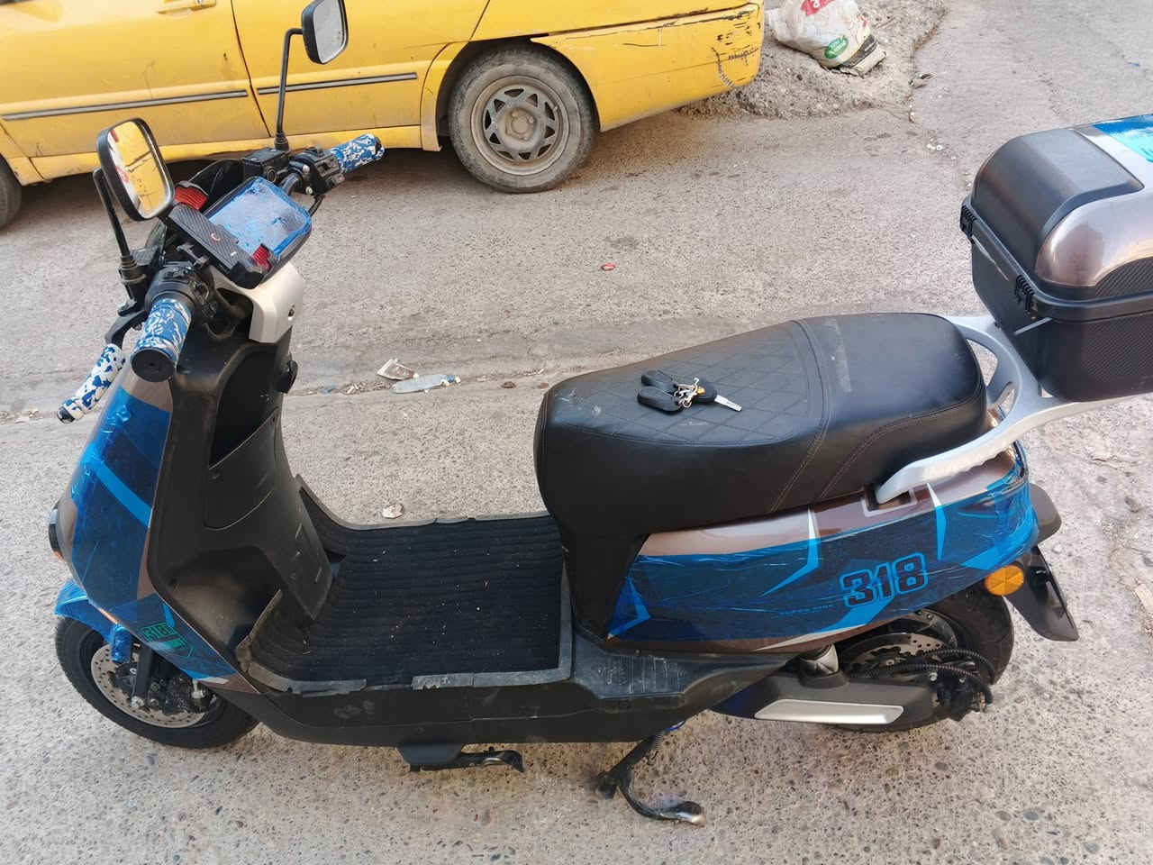 موطور شحن للبيع 318اباجي 6بطاريات فول مواصفات بي بك للخلف شرط كلو شغل جديد يعني جديد مستعمل شي قليل أربع نمرات سرعه 99 فول ملف 2000/السعر 600/بيها مجال موصل ايسر اتصل ودالل وقم موبايل كورك اسياء//كلو شرط على فحص شرط 
***********//بي وتساب 
***********// بي وتساب

