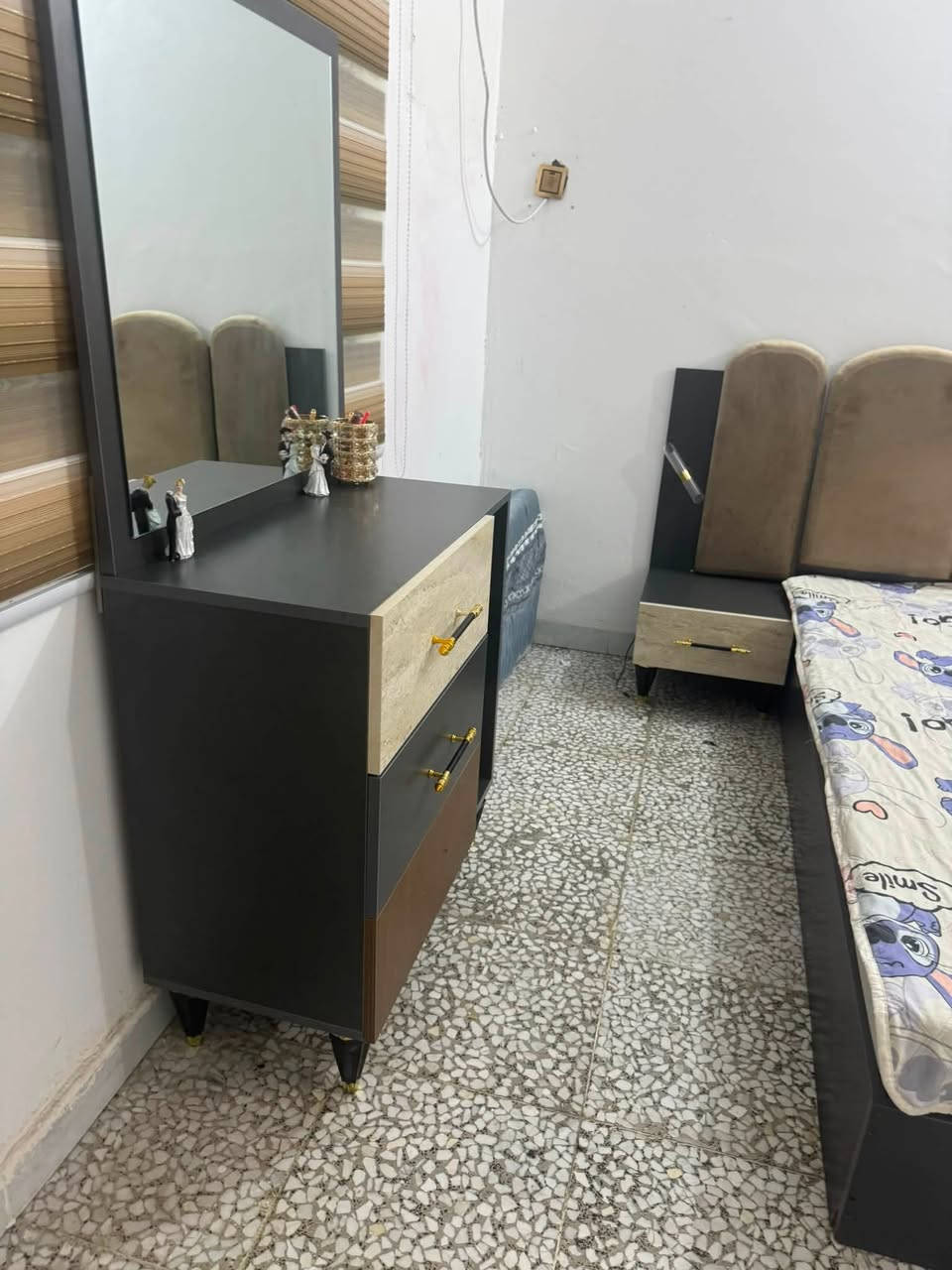 السلام عليكم غرفه للبيع السعر ب 700 بيها مجال الاستفسار الاتصال ***********
